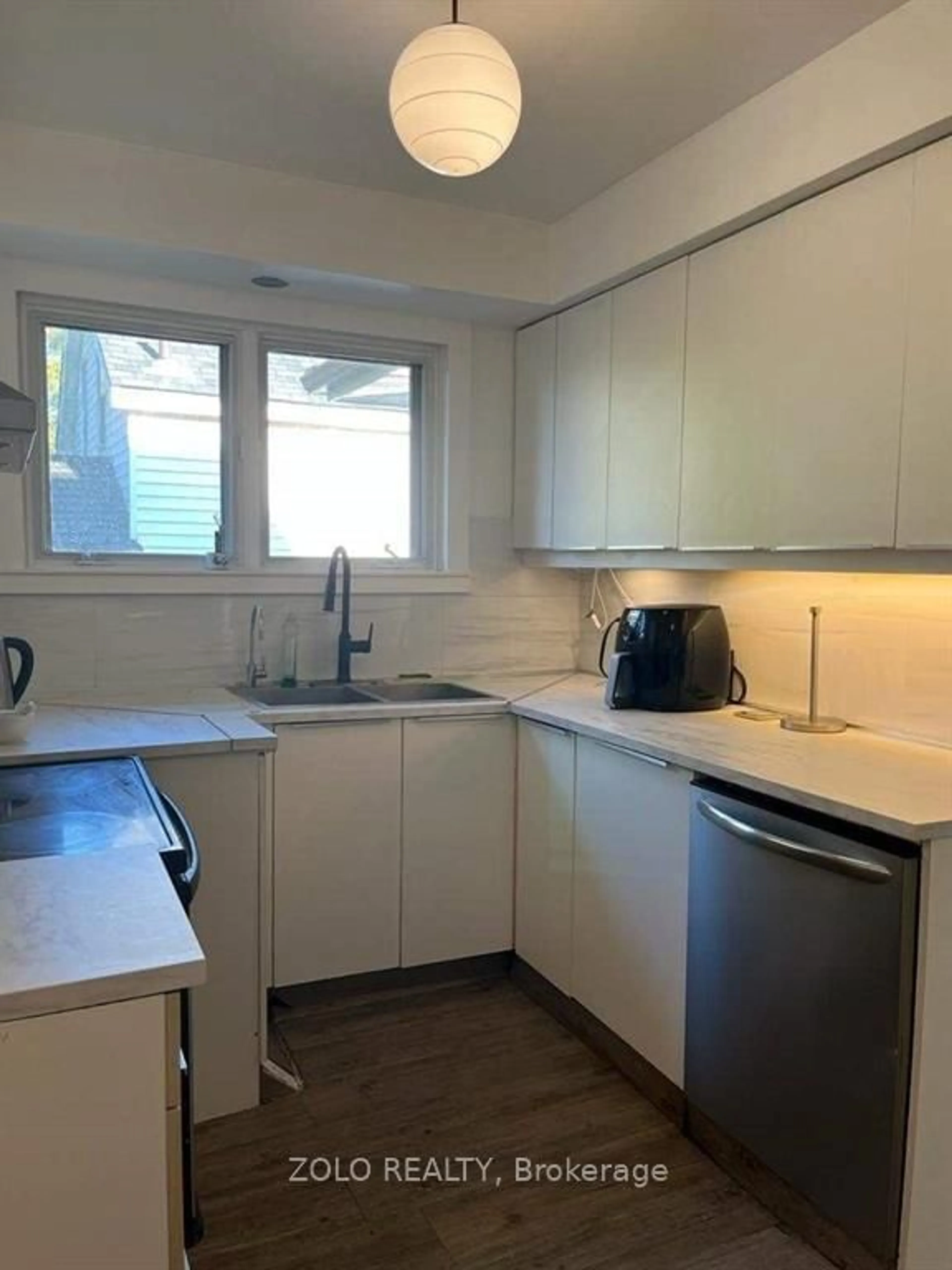 Standard kitchen, unknown for 190 Pemberton Ave, Toronto Ontario M2M 1Y8