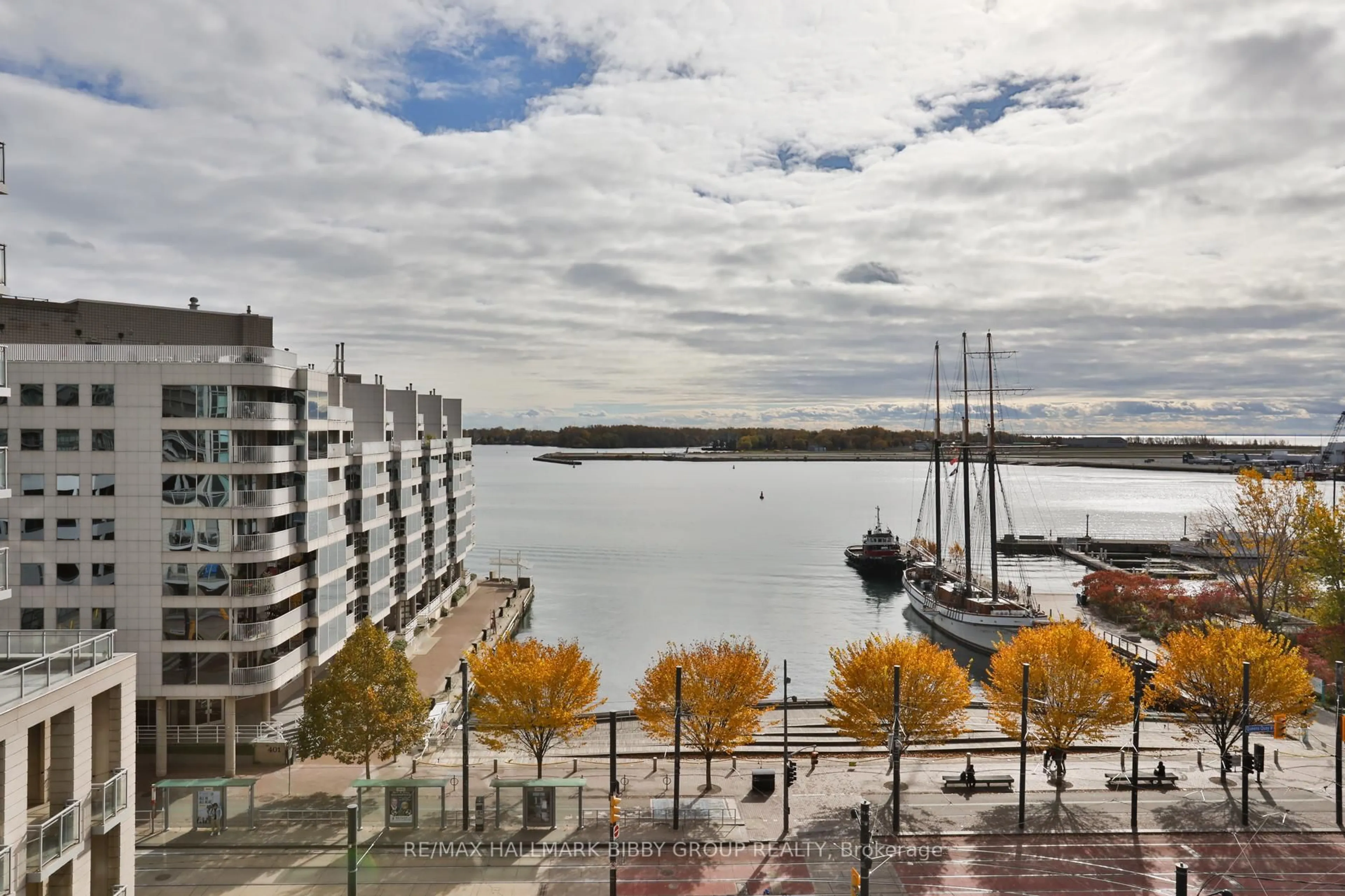 Patio, water/lake/river/ocean view for 410 Queens Quay #703, Toronto Ontario M5V 3T1