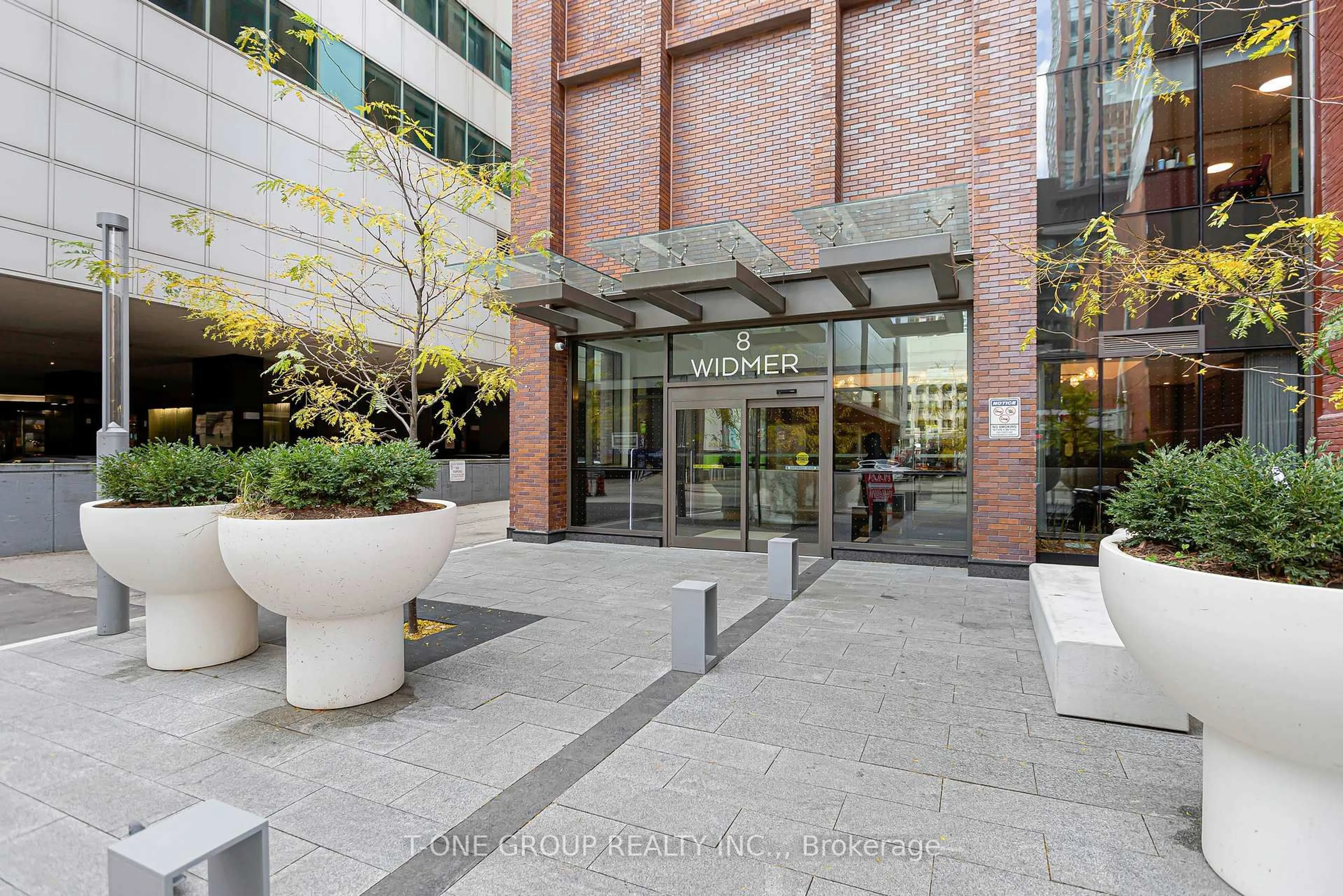 Indoor foyer for 8 WIDMER St #808, Toronto Ontario M5V 2E7