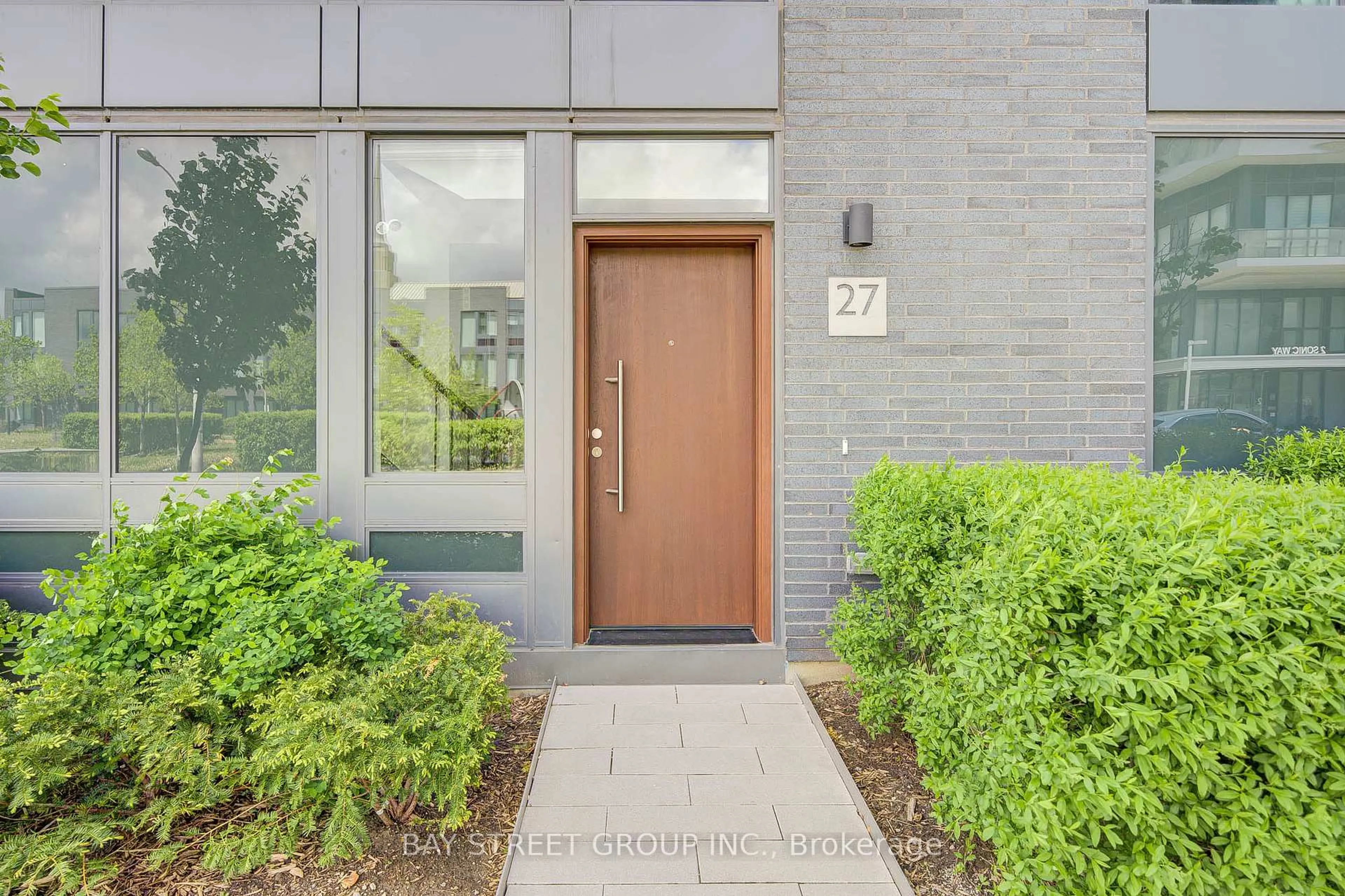 Indoor entryway for 27 Sonic Way, Toronto Ontario M3C 0P3