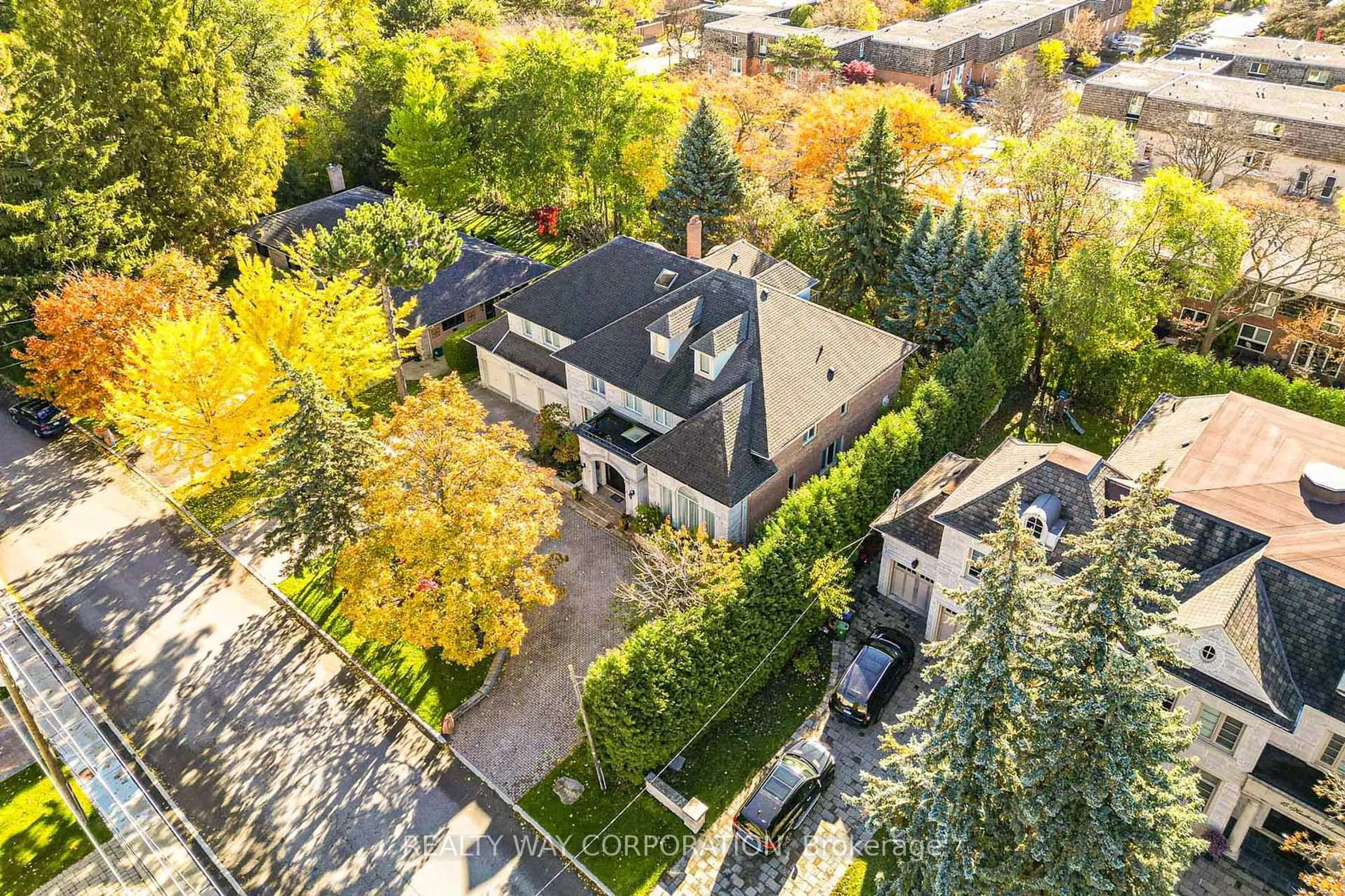 A pic from outside/outdoor area/front of a property/back of a property/a pic from drone, street for 17 Heathcote Ave, Toronto Ontario M2L 1Y6