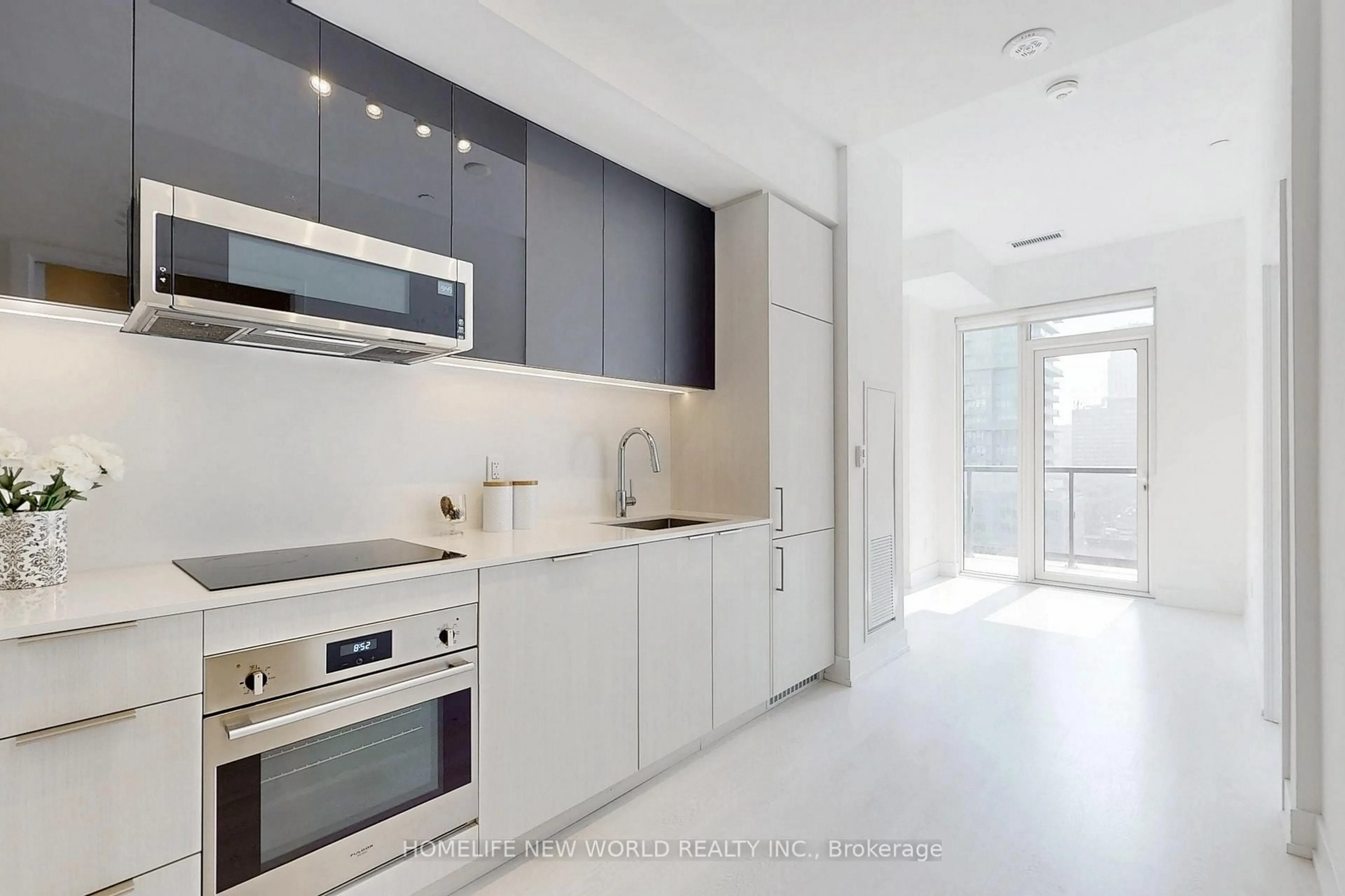 Standard kitchen, ceramic/tile floor for 308 Jarvis St #1004, Toronto Ontario M5B 0E3