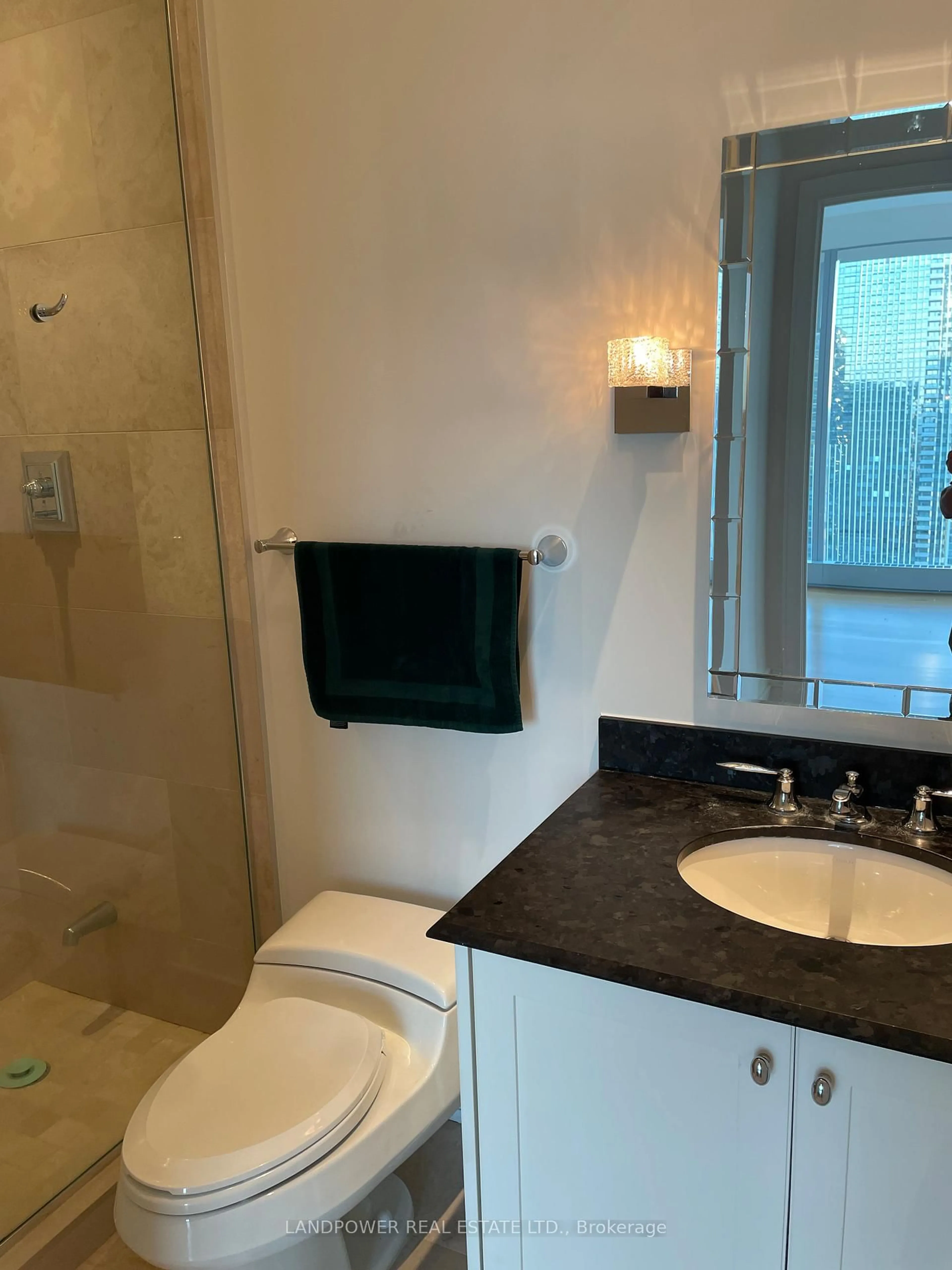 Standard bathroom, ceramic/tile floor for 183 Wellington St #3702, Toronto Ontario M5V 0A1