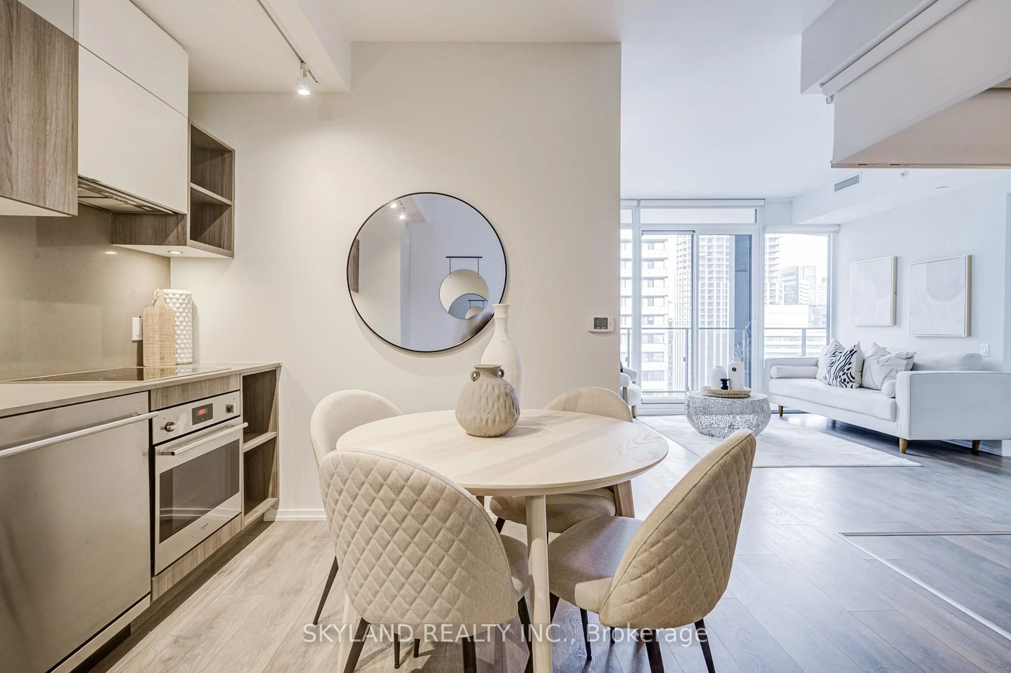 Unknown for 125 Peter St #3211, Toronto Ontario M5V 0M2