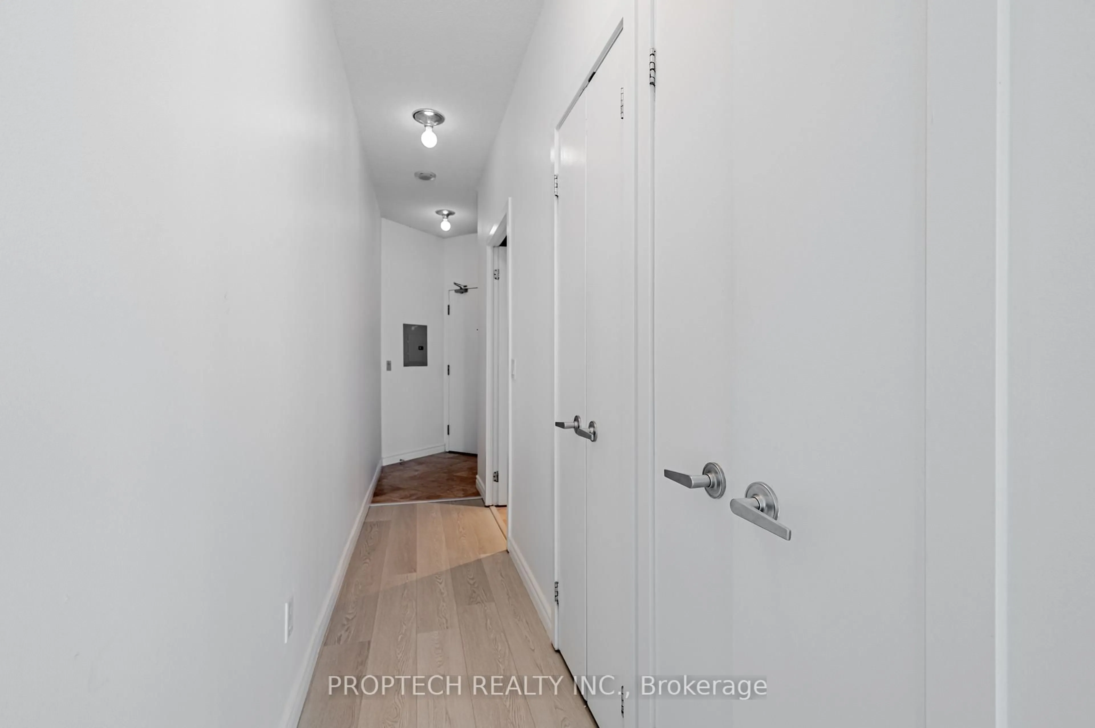 Indoor entryway for 218 Queens Quay #2005, Toronto Ontario M5J 2Y6