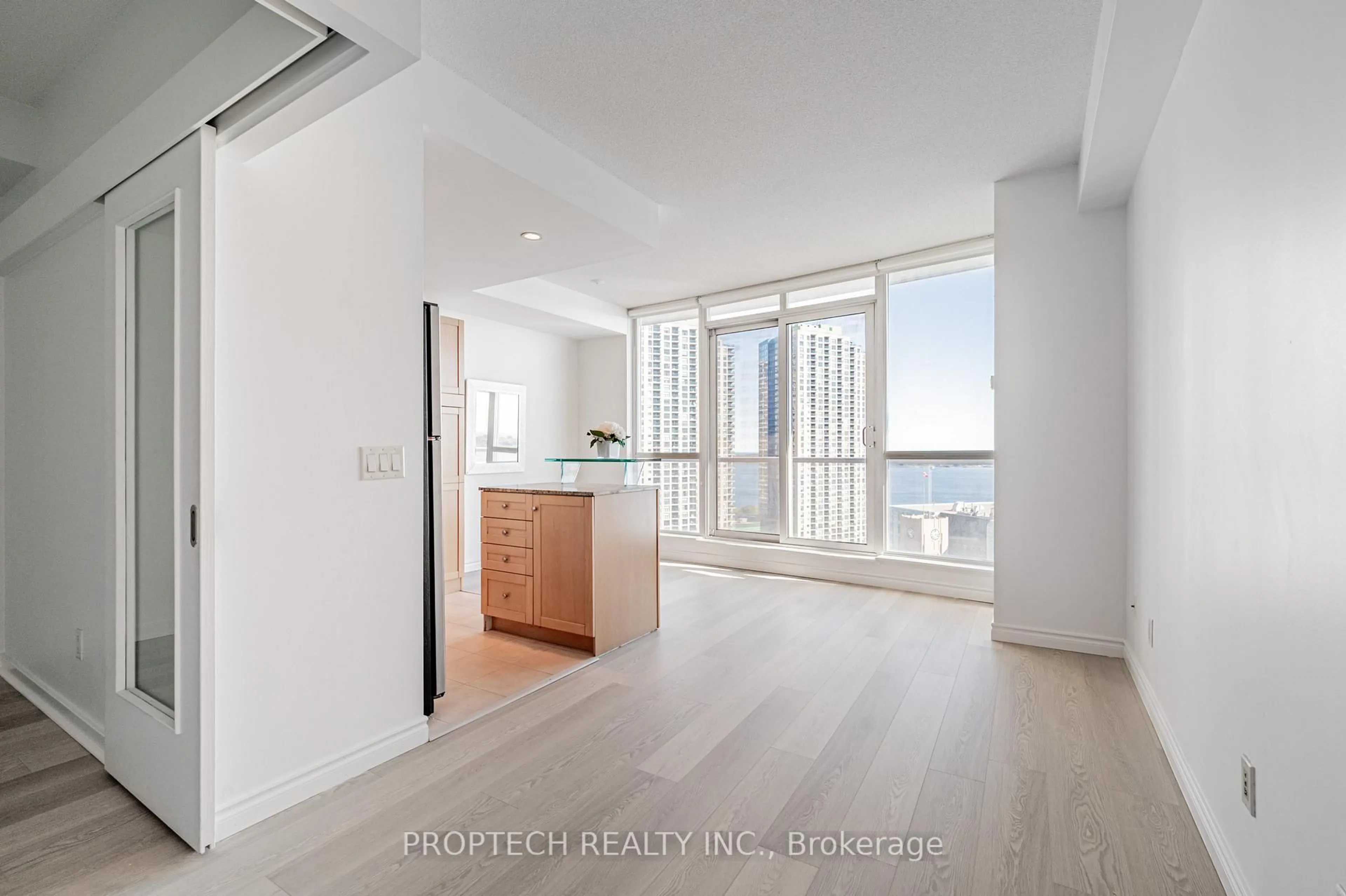 A pic of a room for 218 Queens Quay #2005, Toronto Ontario M5J 2Y6