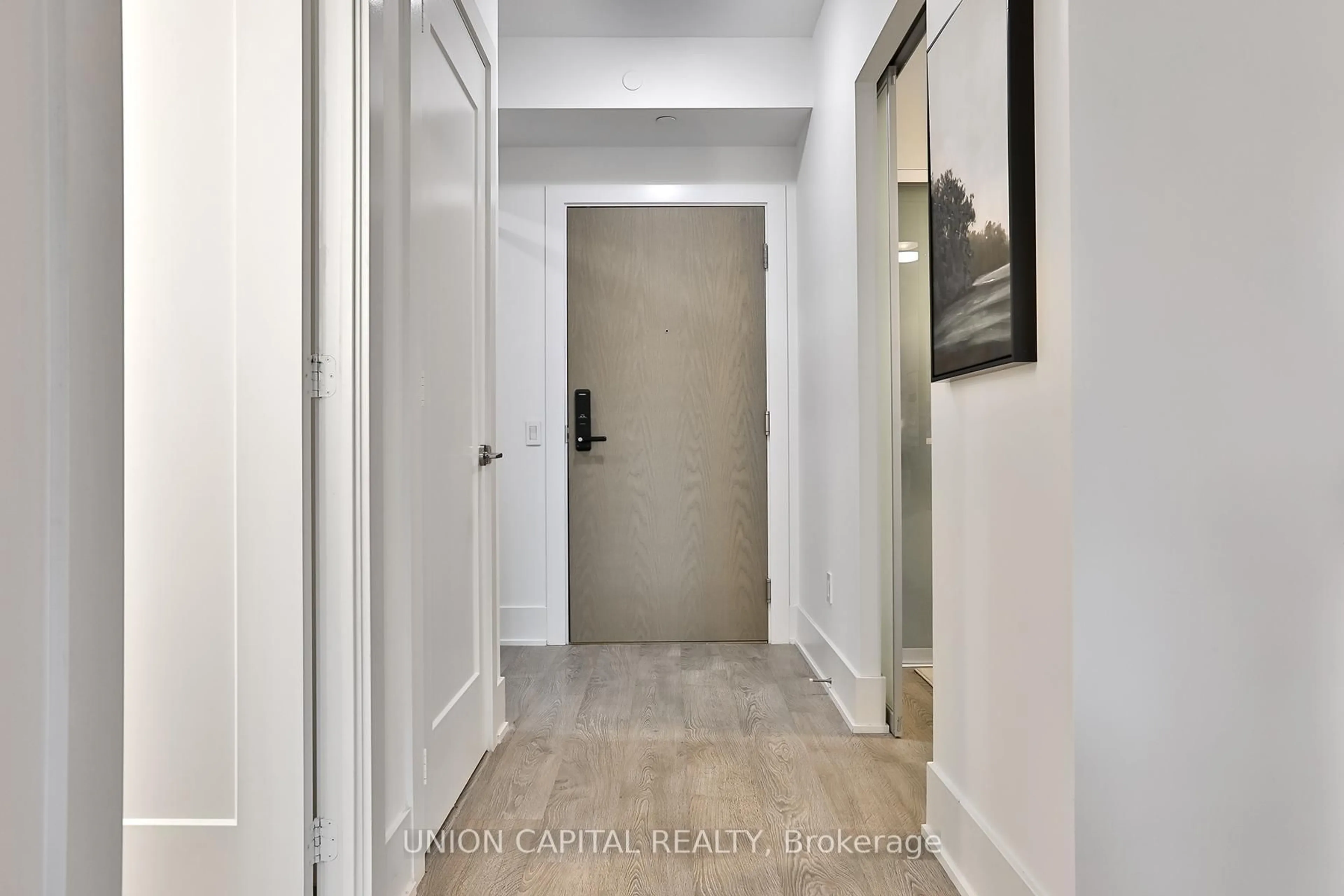 Indoor entryway for 118 Merchants Wharf Ave #418, Toronto Ontario M5A 0L3