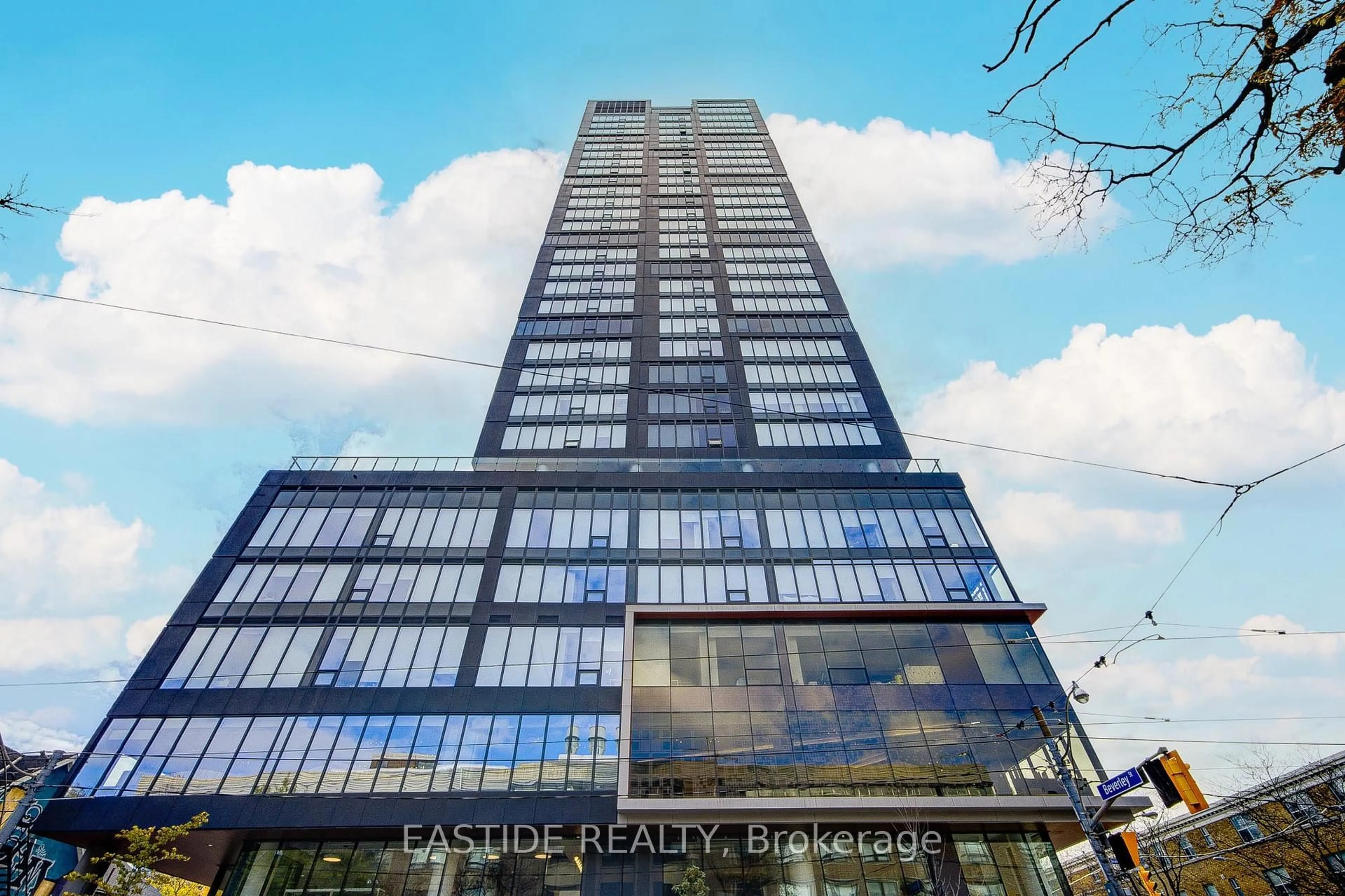 Indoor foyer for 203 College St #612, Toronto Ontario M5T 1P9