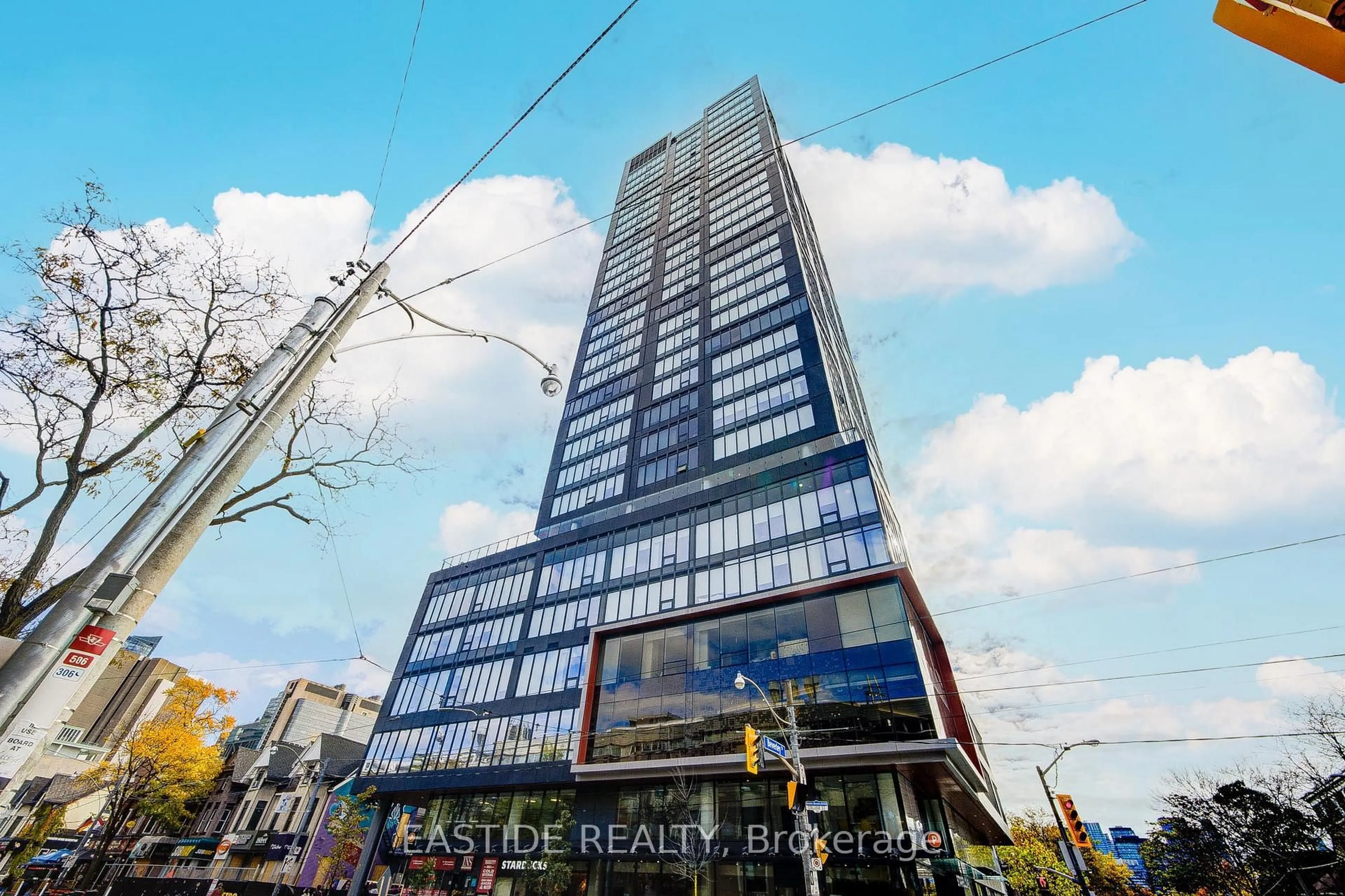 Indoor foyer for 203 College St #612, Toronto Ontario M5T 1P9