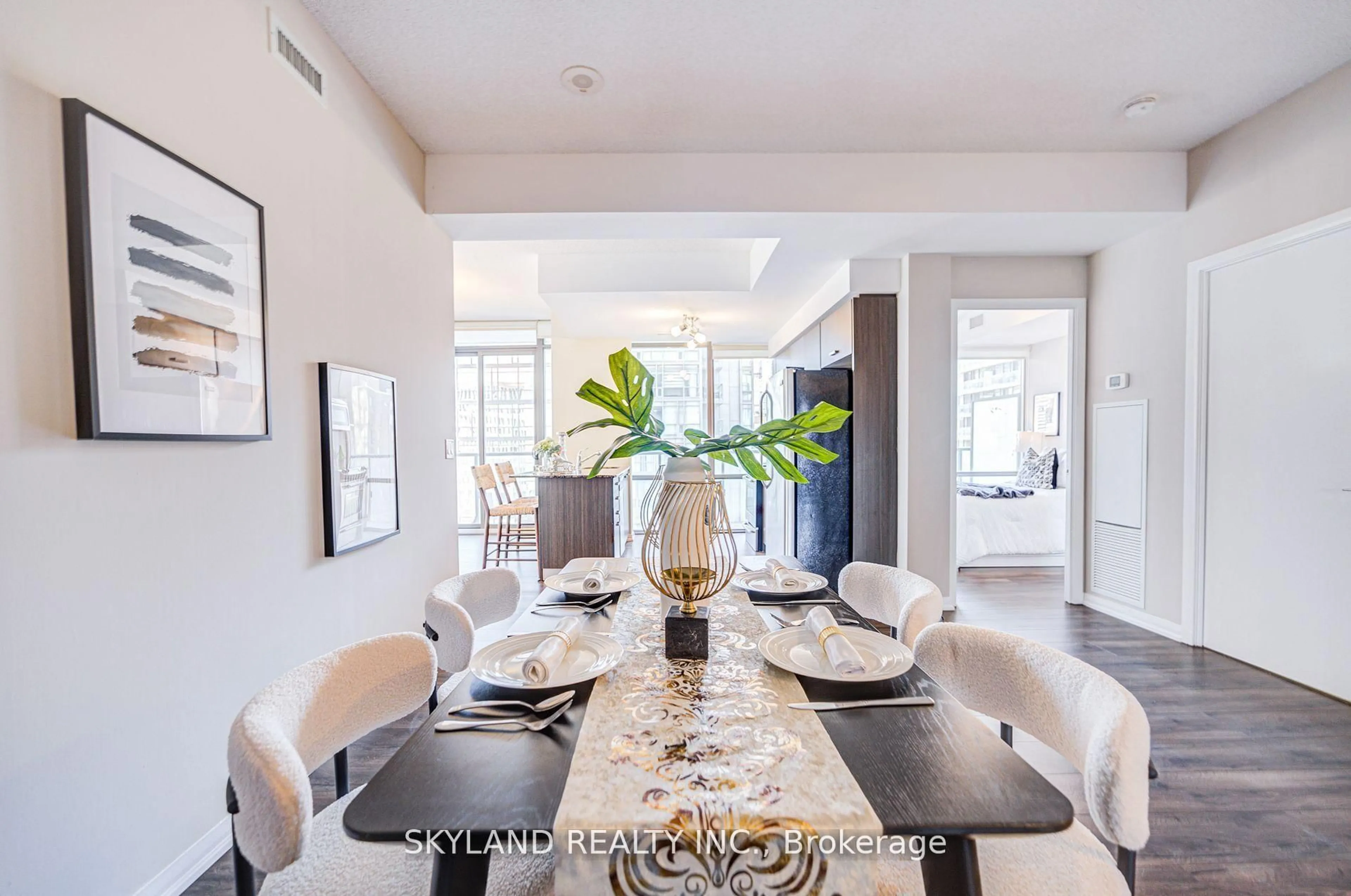 Dining room, ceramic/tile floor for 832 Bay St #805, Toronto Ontario M5S 1Z6