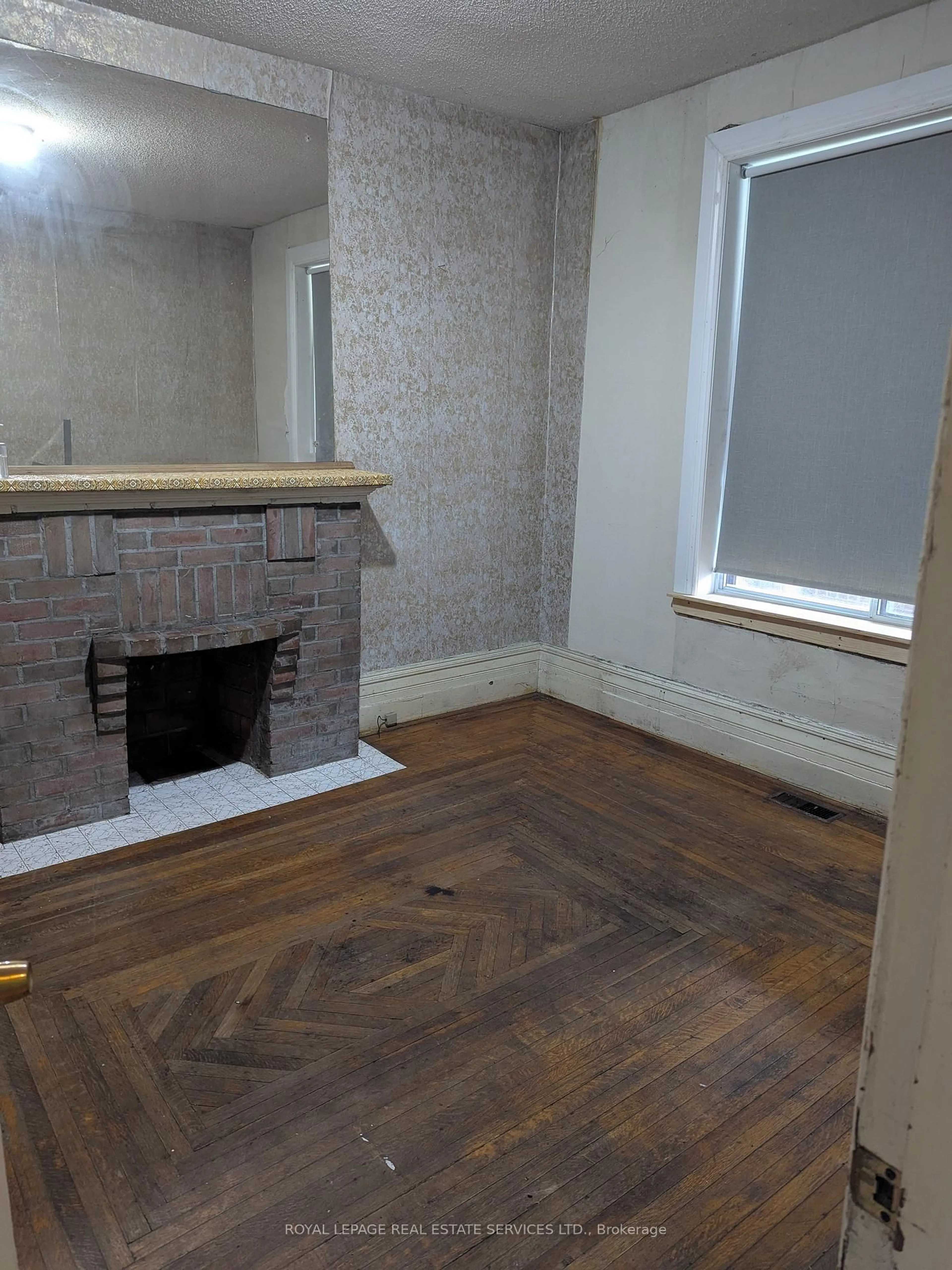 A pic of a room for 529 Gladstone Ave, Toronto Ontario M6H 3J1