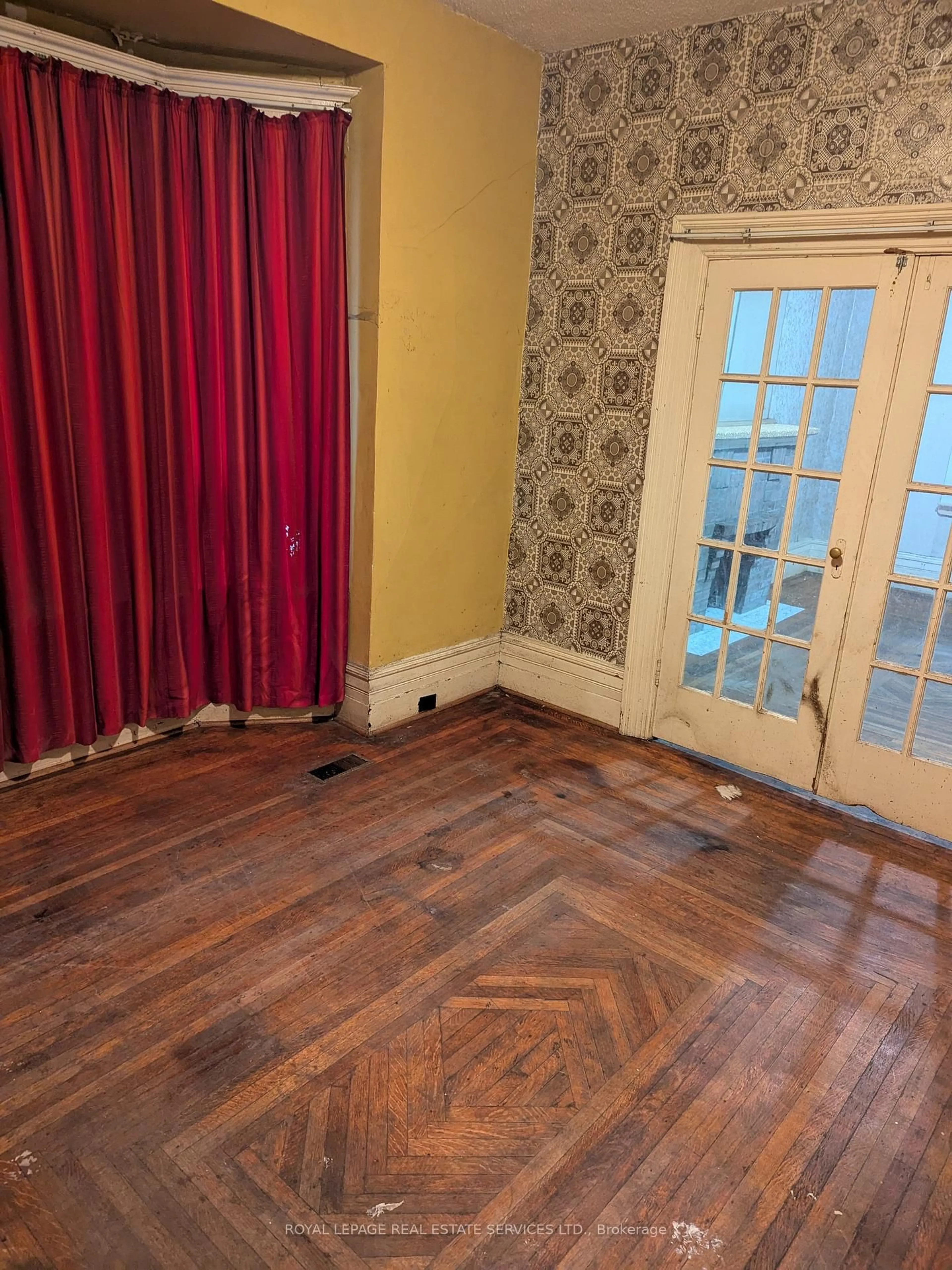 A pic of a room for 529 Gladstone Ave, Toronto Ontario M6H 3J1