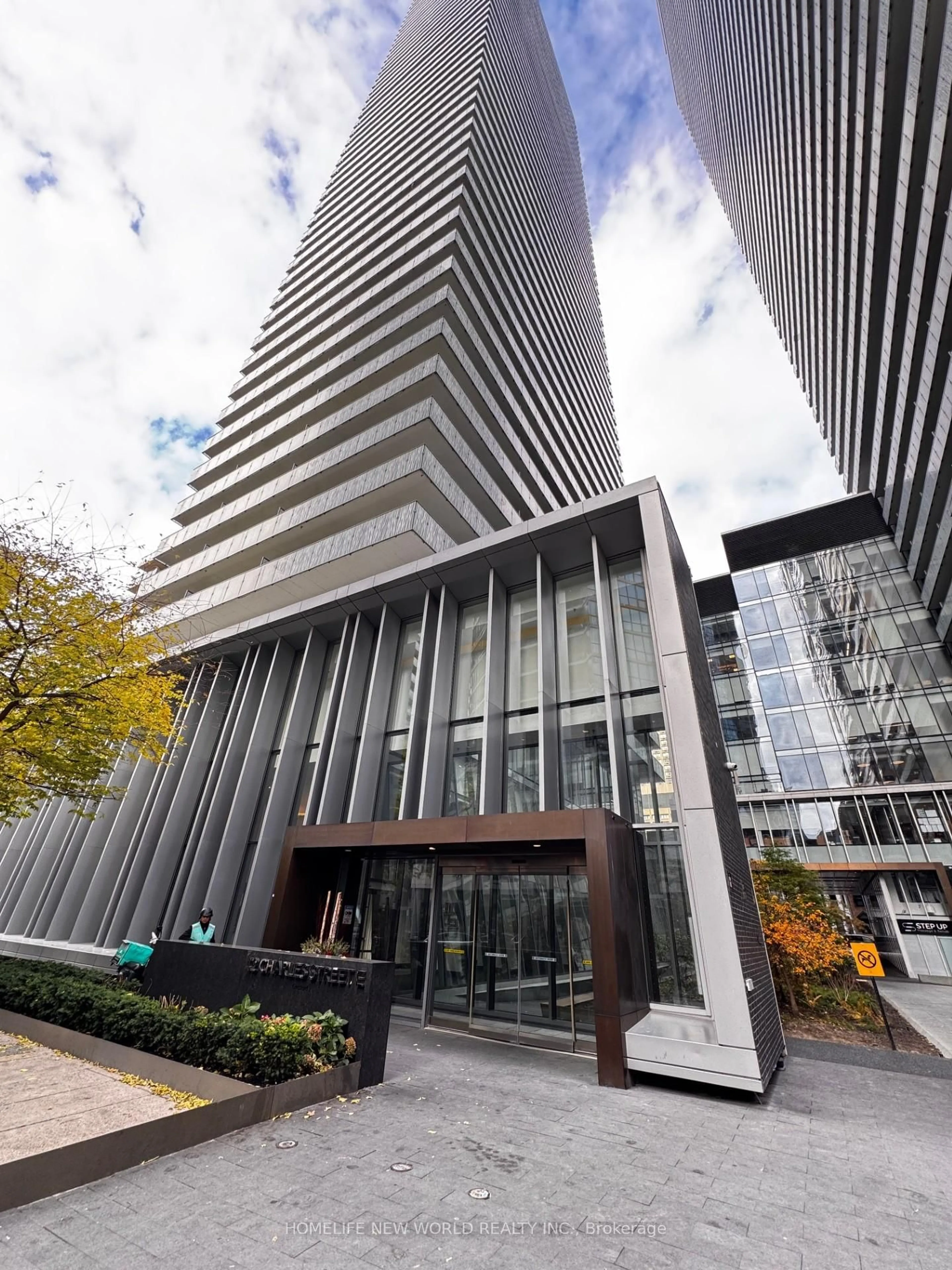 Indoor foyer for 42 Charles St #2202, Toronto Ontario M4Y 1N3