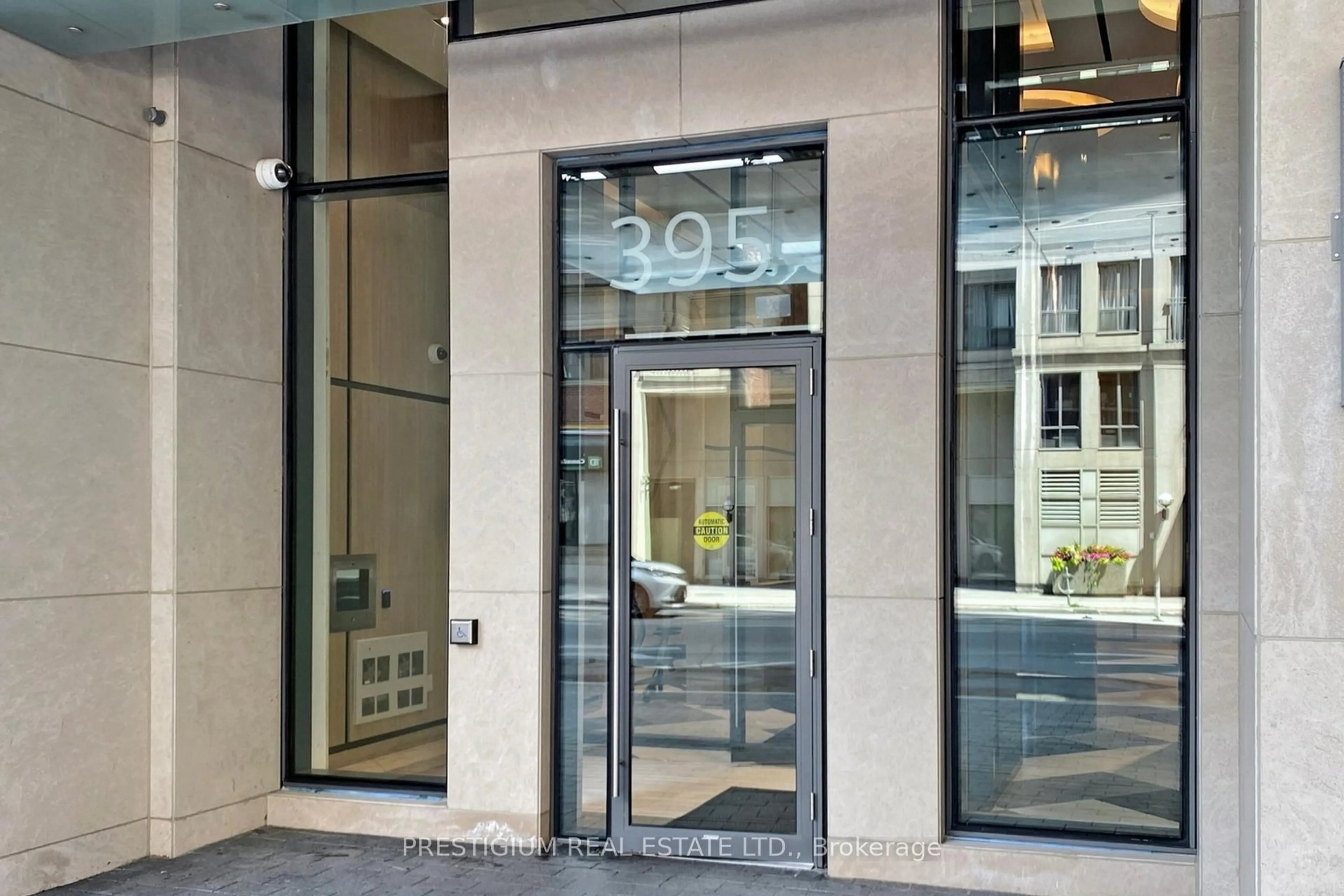 Indoor foyer for 395 Bloor St #2711, Toronto Ontario M4W 0B4