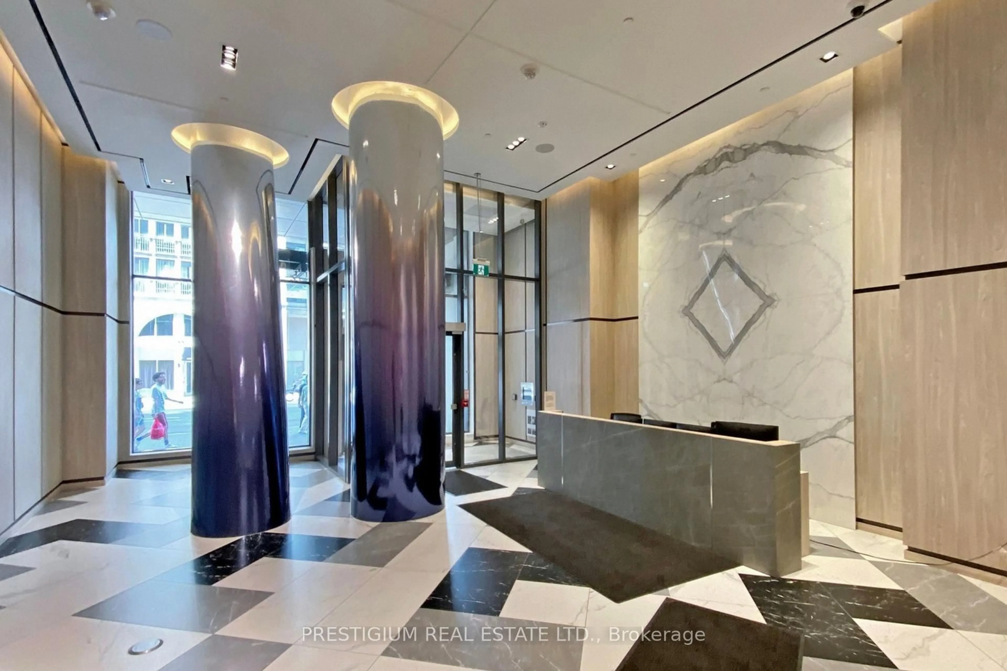 Indoor foyer for 395 Bloor St #2711, Toronto Ontario M4W 0B4
