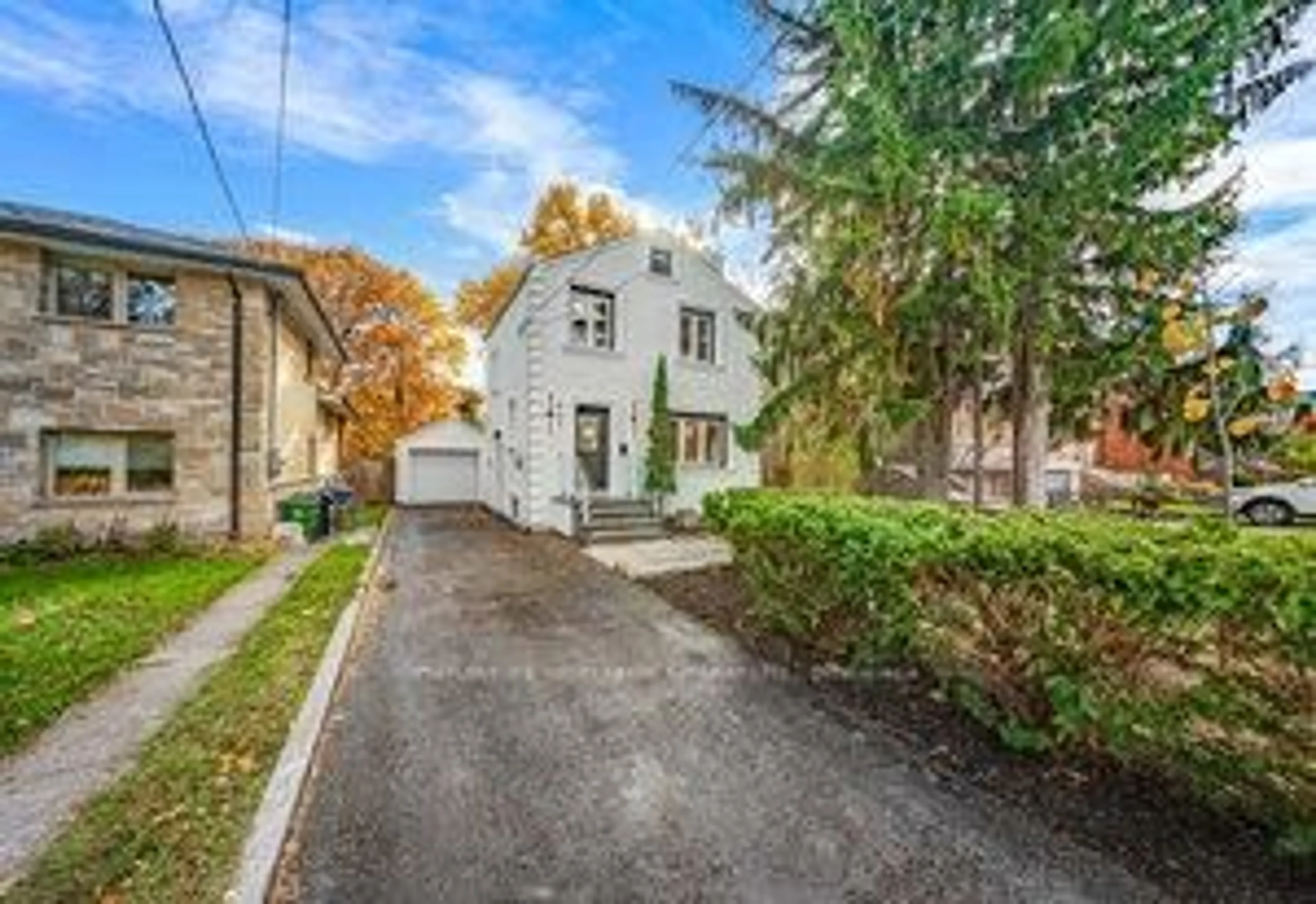 A pic from outside/outdoor area/front of a property/back of a property/a pic from drone, street for 547 Melrose Ave, Toronto Ontario M5M 2A4