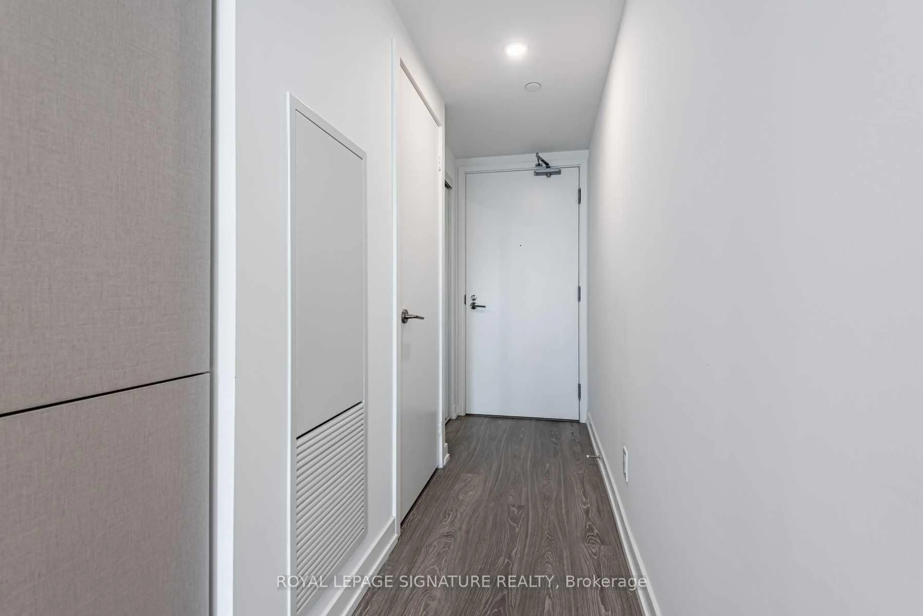 Indoor entryway for 19 Western Battery Rd #301, Toronto Ontario M6K 0E3