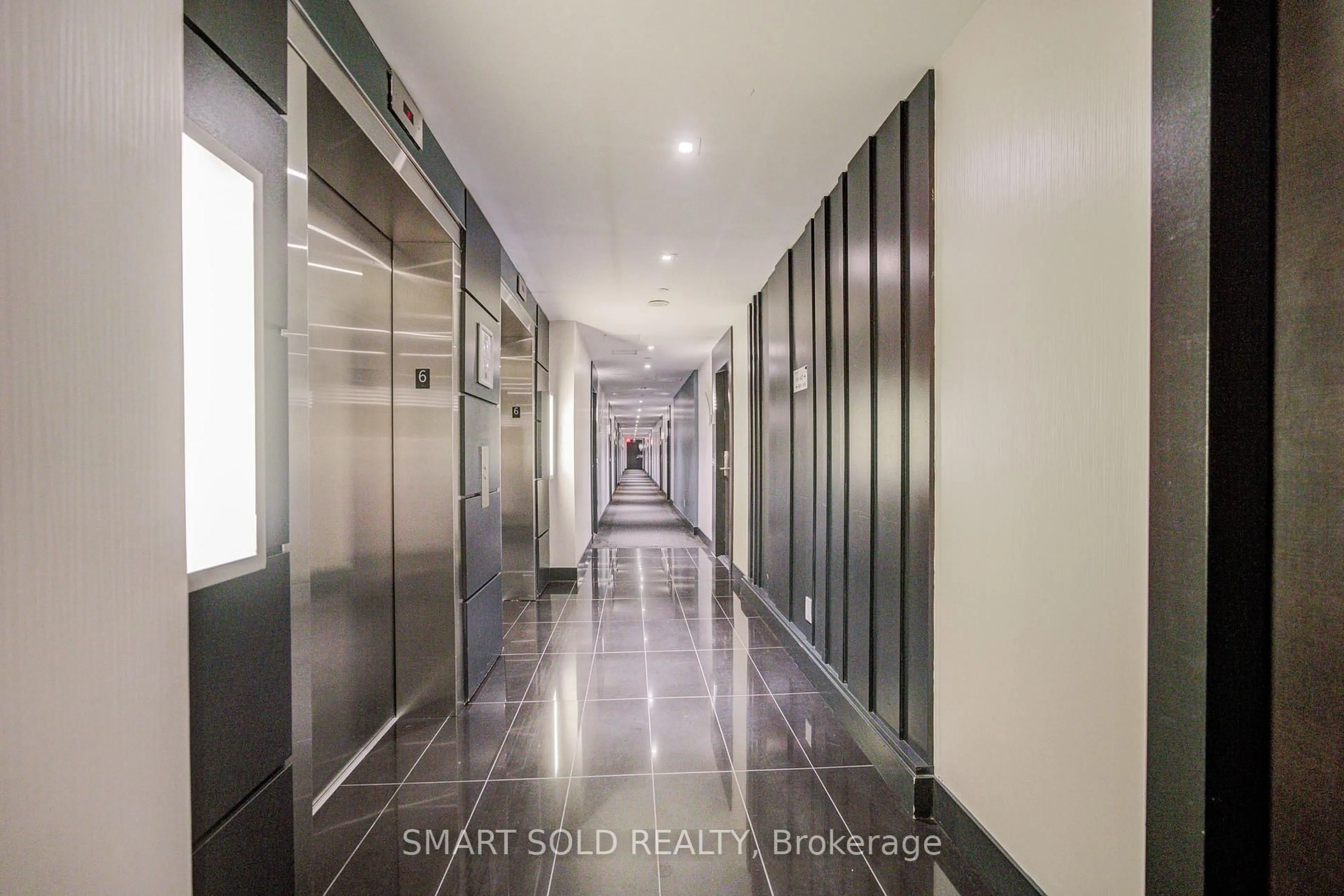 Indoor foyer for 399 Spring Garden Ave #624, Toronto Ontario M2N 3H6