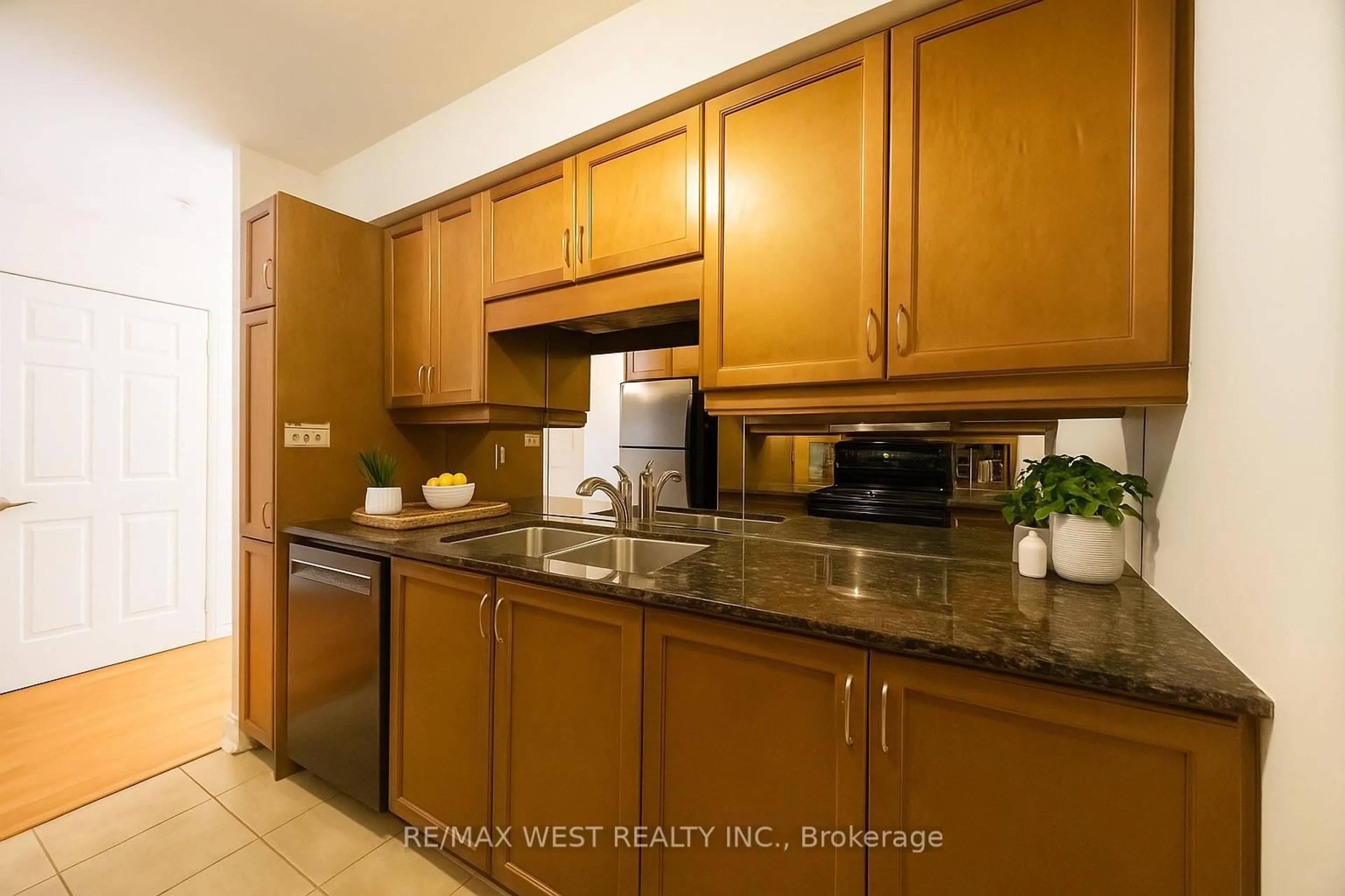 Standard kitchen, unknown for 12 Rean Dr #313, Toronto Ontario M2K 3C6