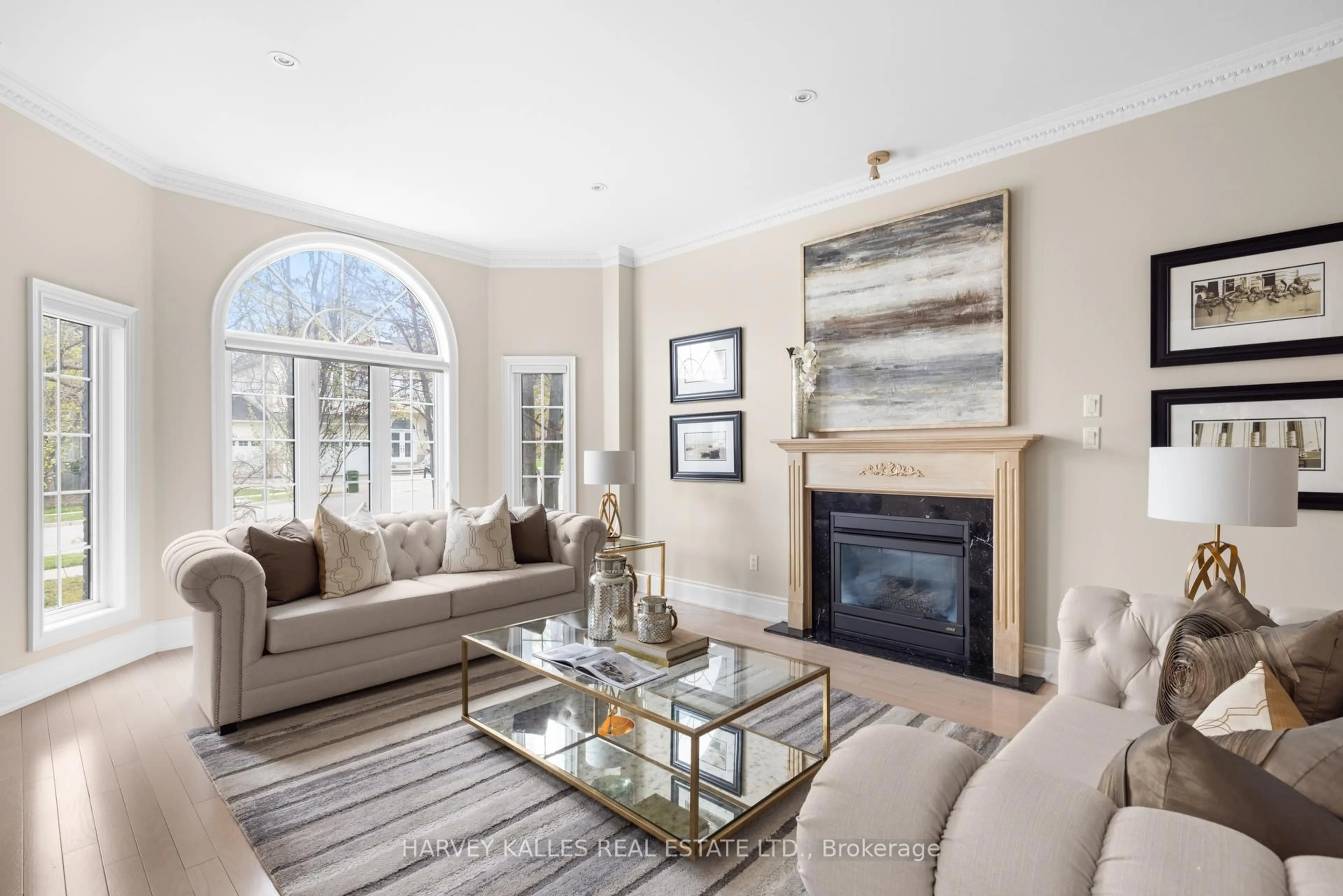 Living room with furniture, unknown for 60 Bowan Crt, Toronto Ontario M2K 3A7