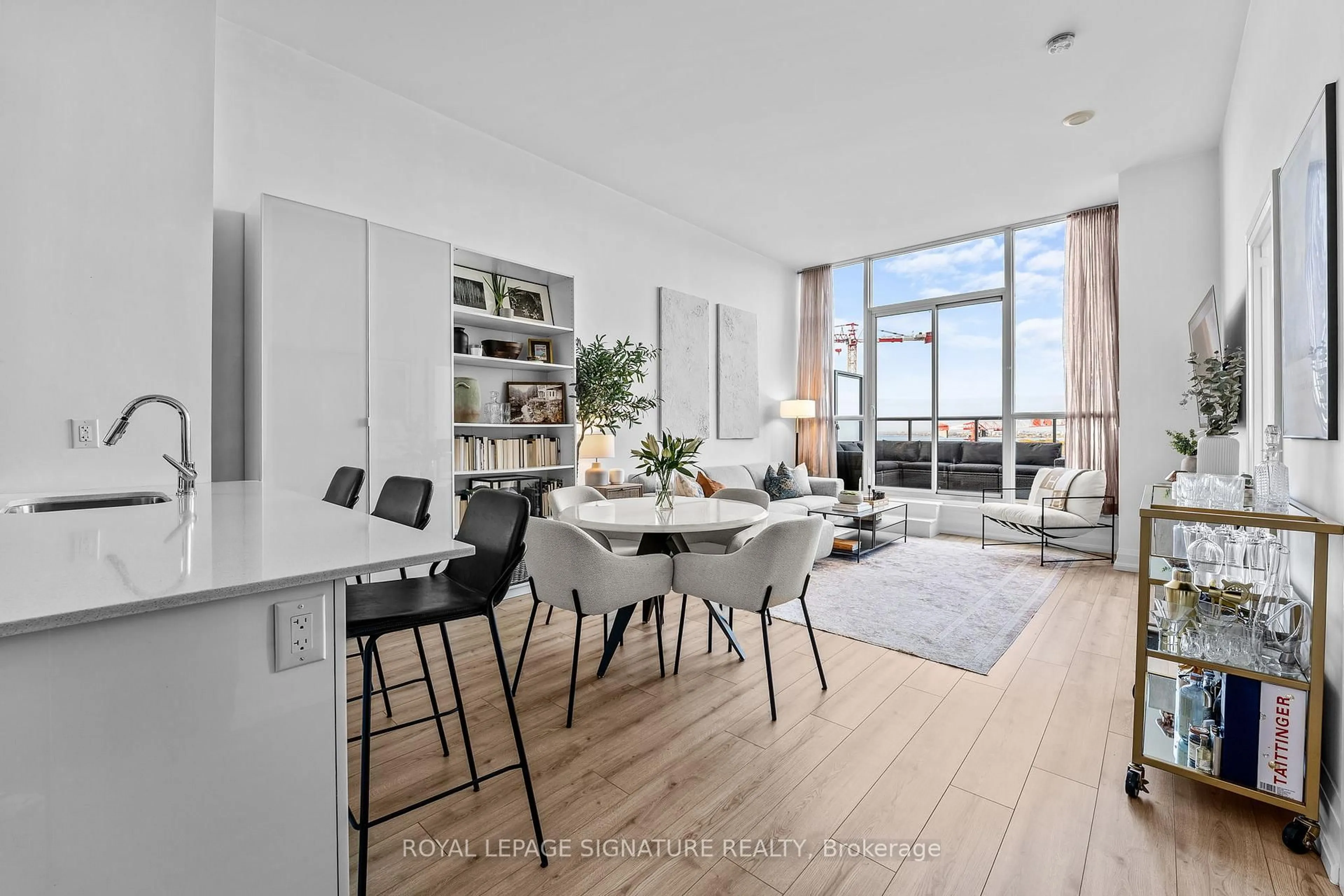 Unknown for 5 Hanna Ave #PH09, Toronto Ontario M6K 0B3