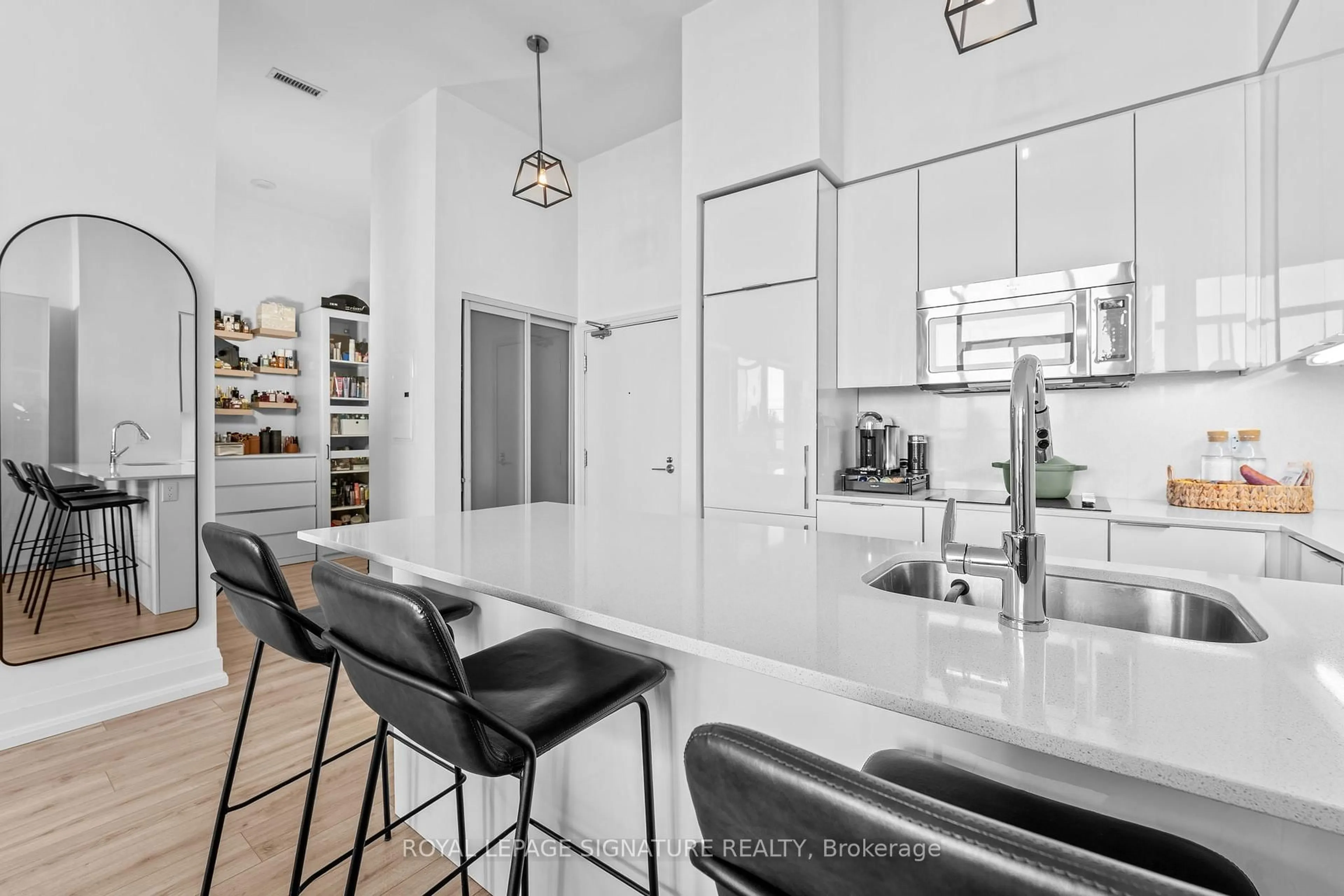 Contemporary kitchen, ceramic/tile floor for 5 Hanna Ave #PH09, Toronto Ontario M6K 0B3