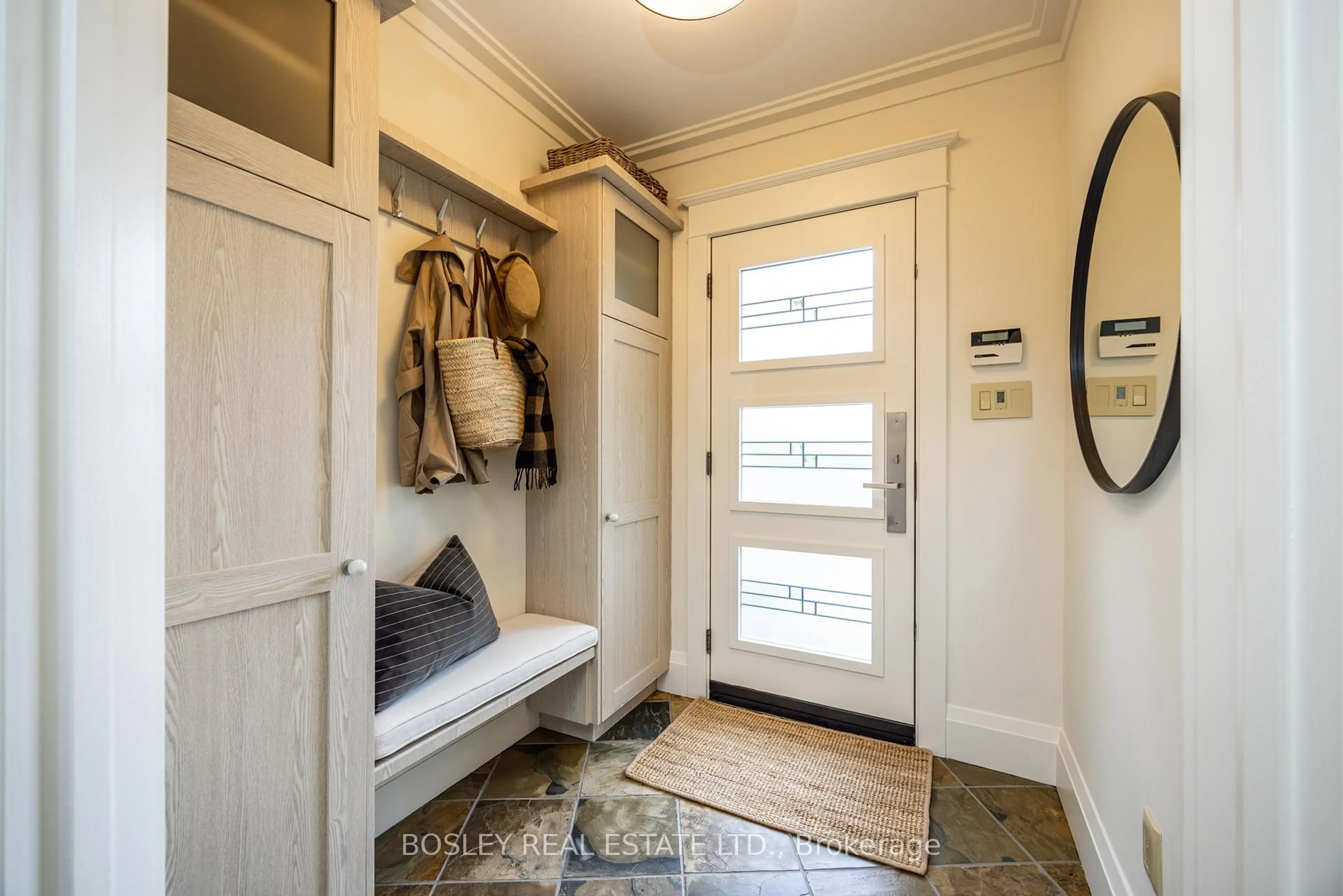 Indoor entryway for 351 Woburn Ave, Toronto Ontario M5M 1L3