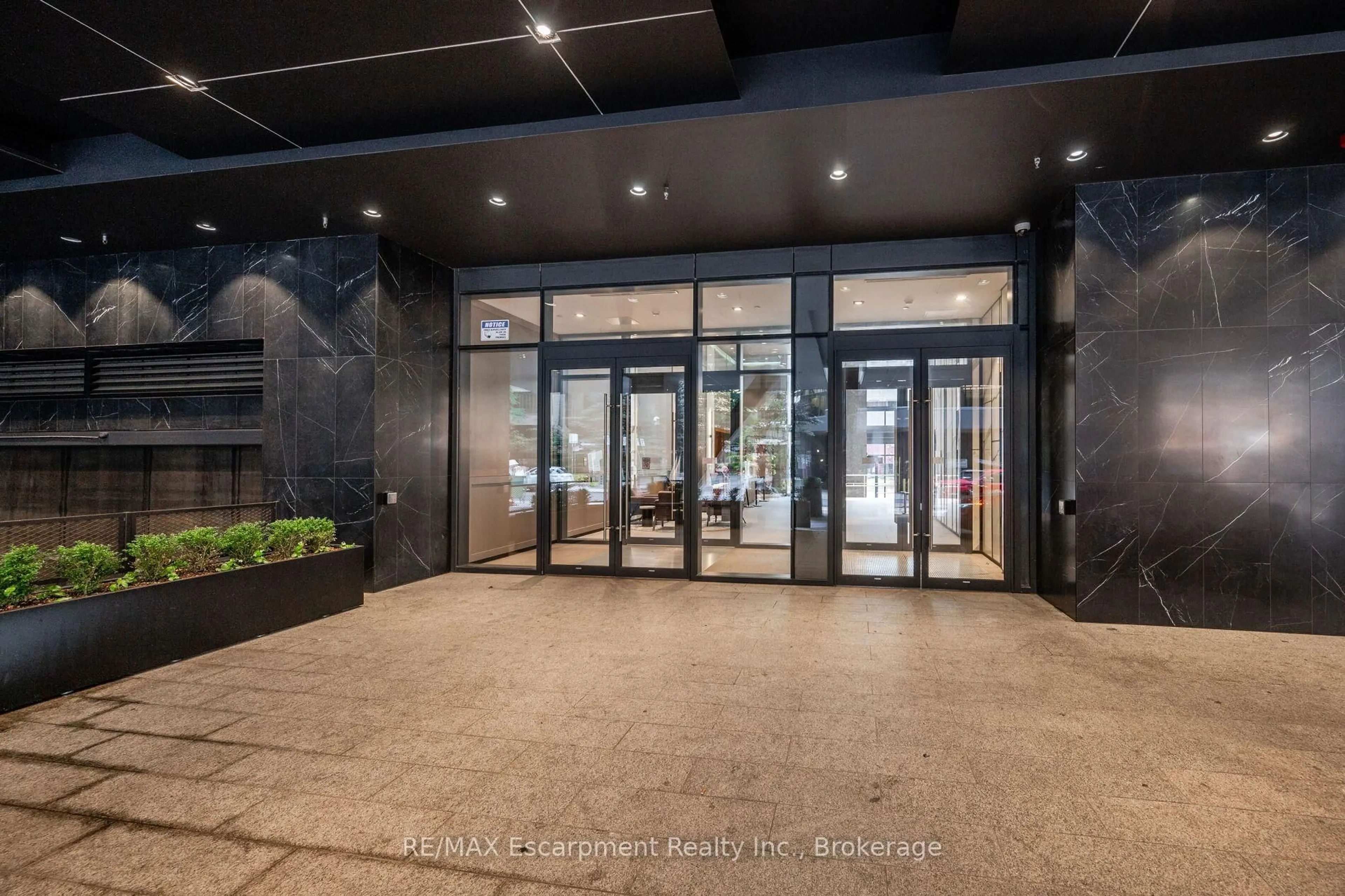 Indoor foyer for 488 University Ave #2816, Toronto Ontario M5G 0C1