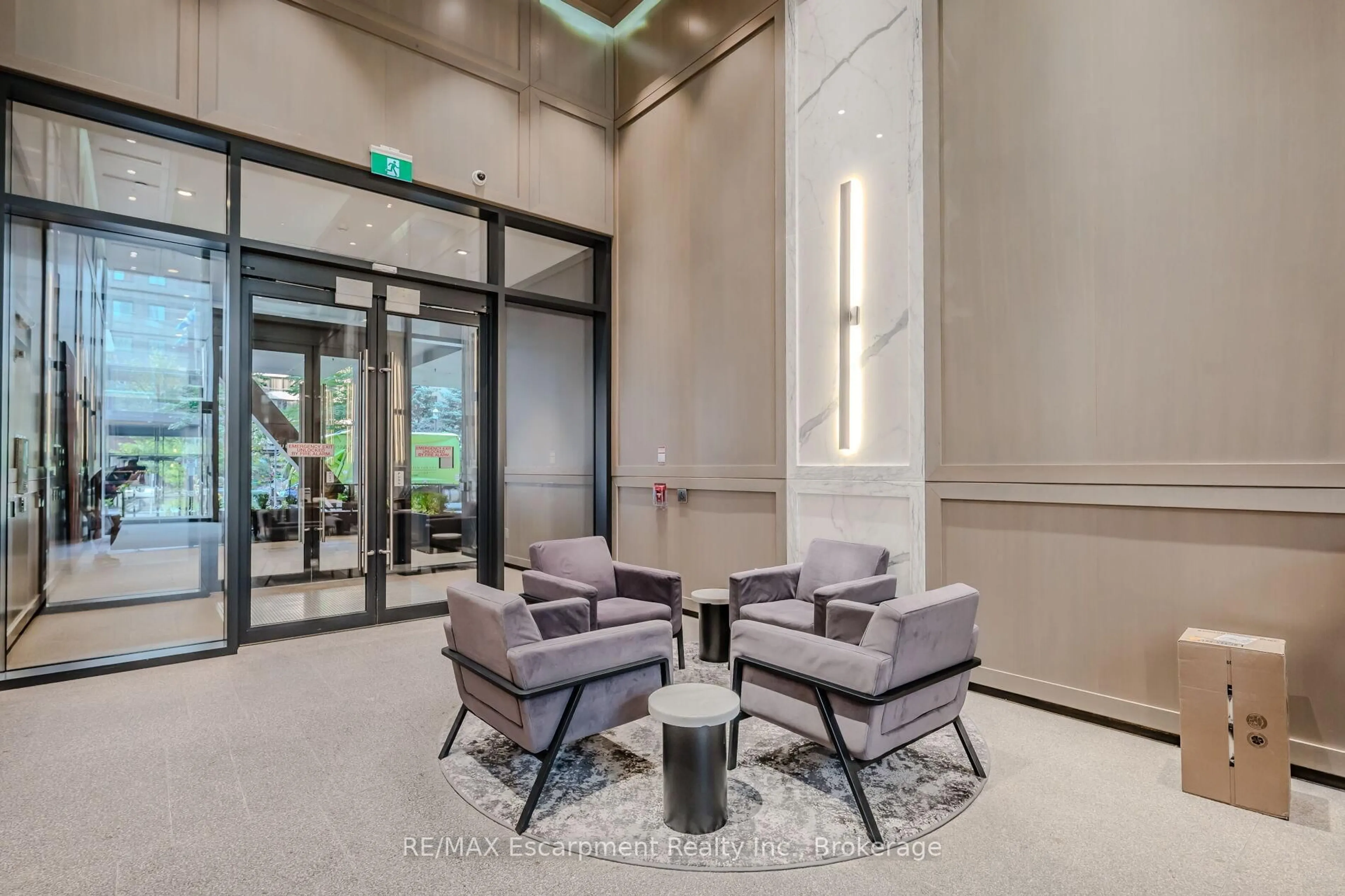 Indoor foyer for 488 University Ave #2816, Toronto Ontario M5G 0C1