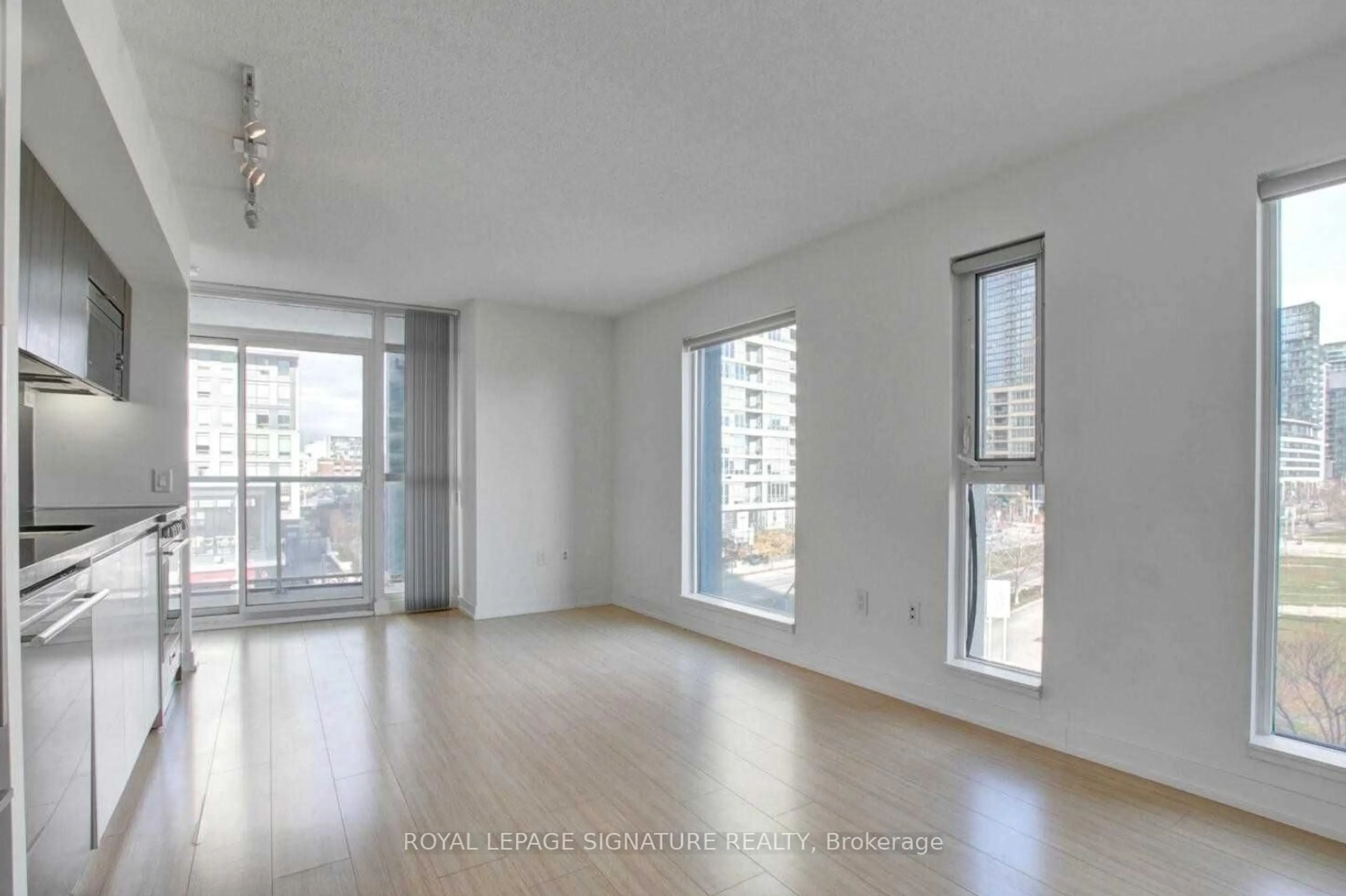 A pic of a room for 85 Queens Wharf Rd #520, Toronto Ontario M5V 0J9