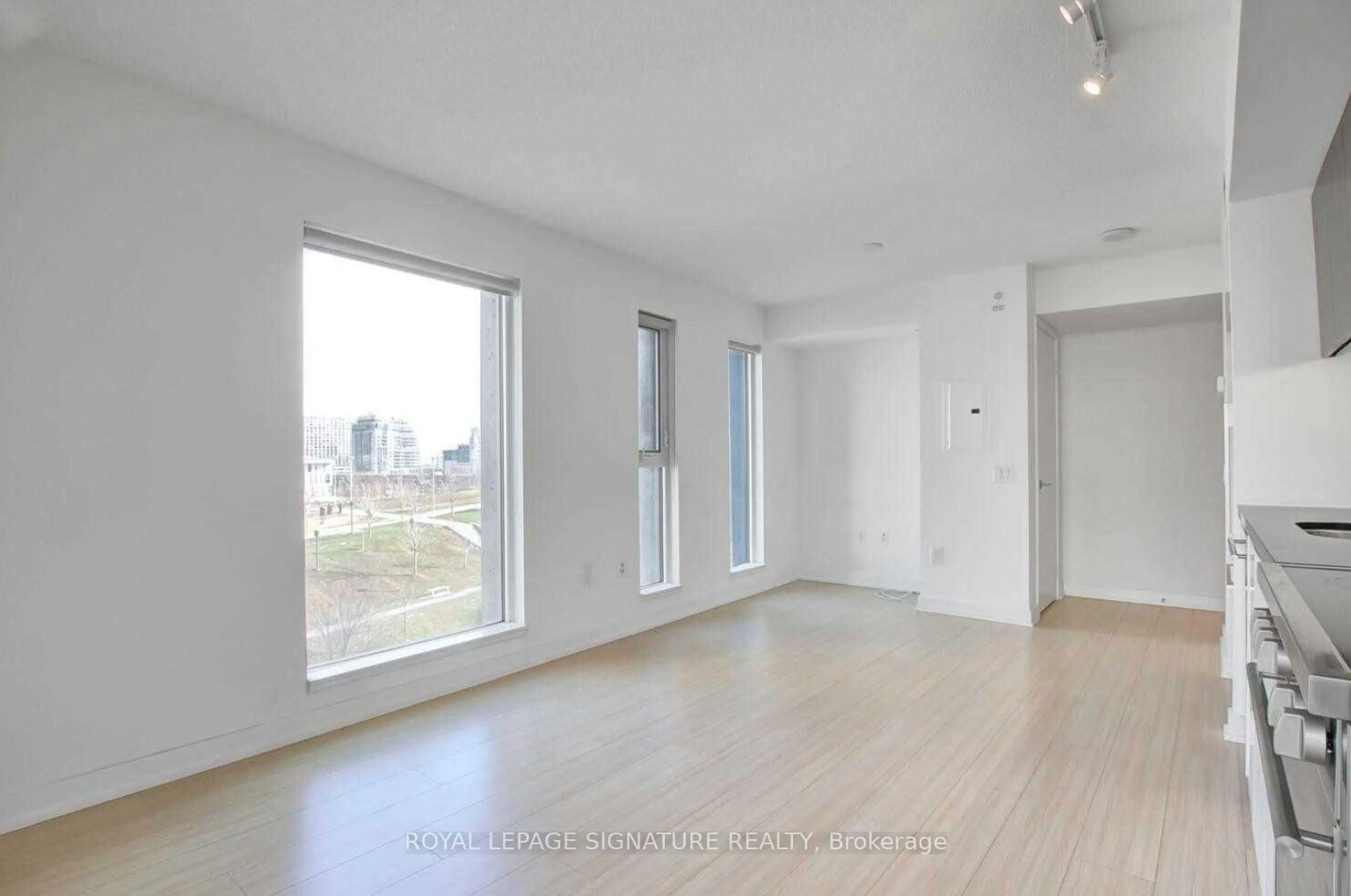 A pic of a room for 85 Queens Wharf Rd #520, Toronto Ontario M5V 0J9