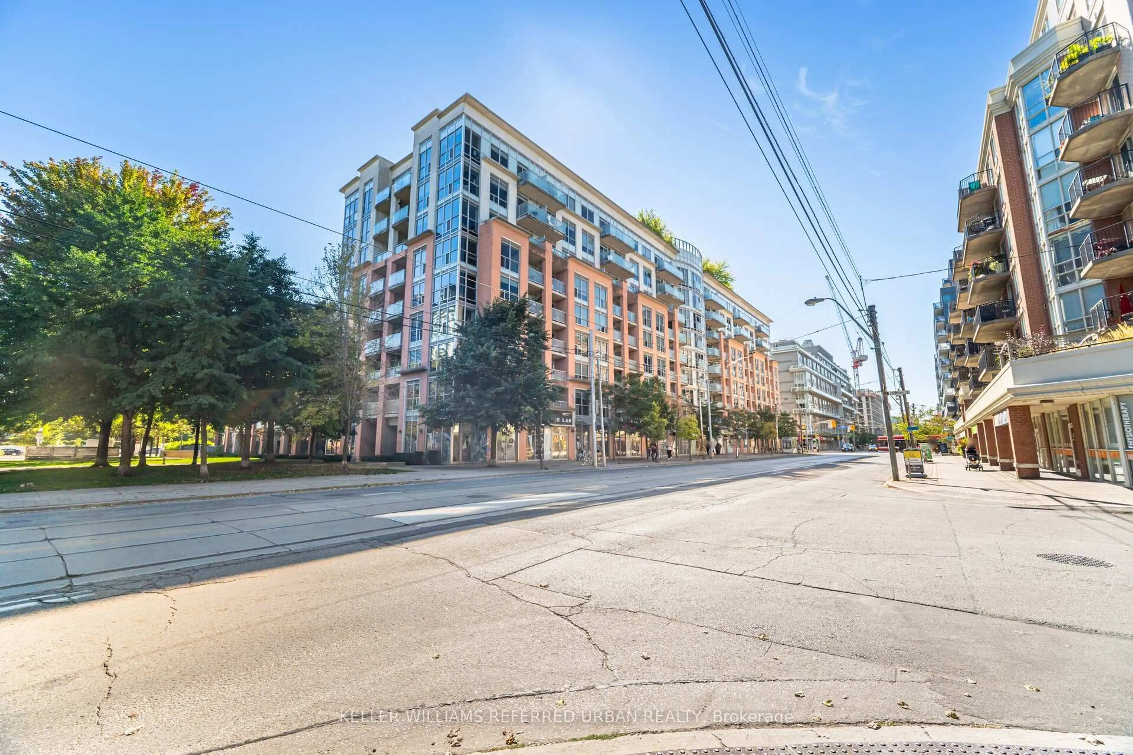 Blurry image for 1005 King St #414, Toronto Ontario M6K 3M8