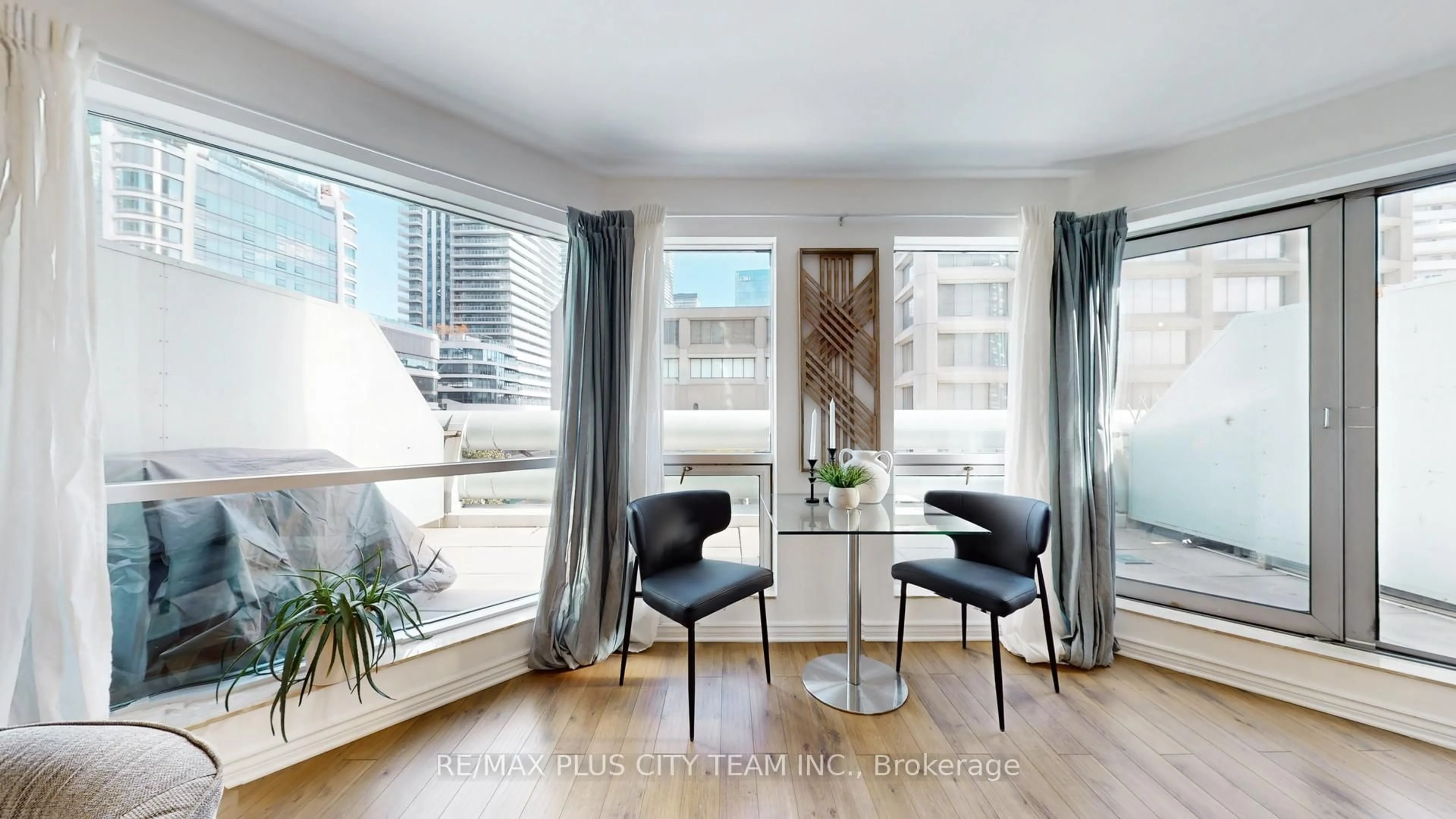 Living room with furniture, wood/laminate floor for 10 Yonge St #310, Toronto Ontario M5E 1R4