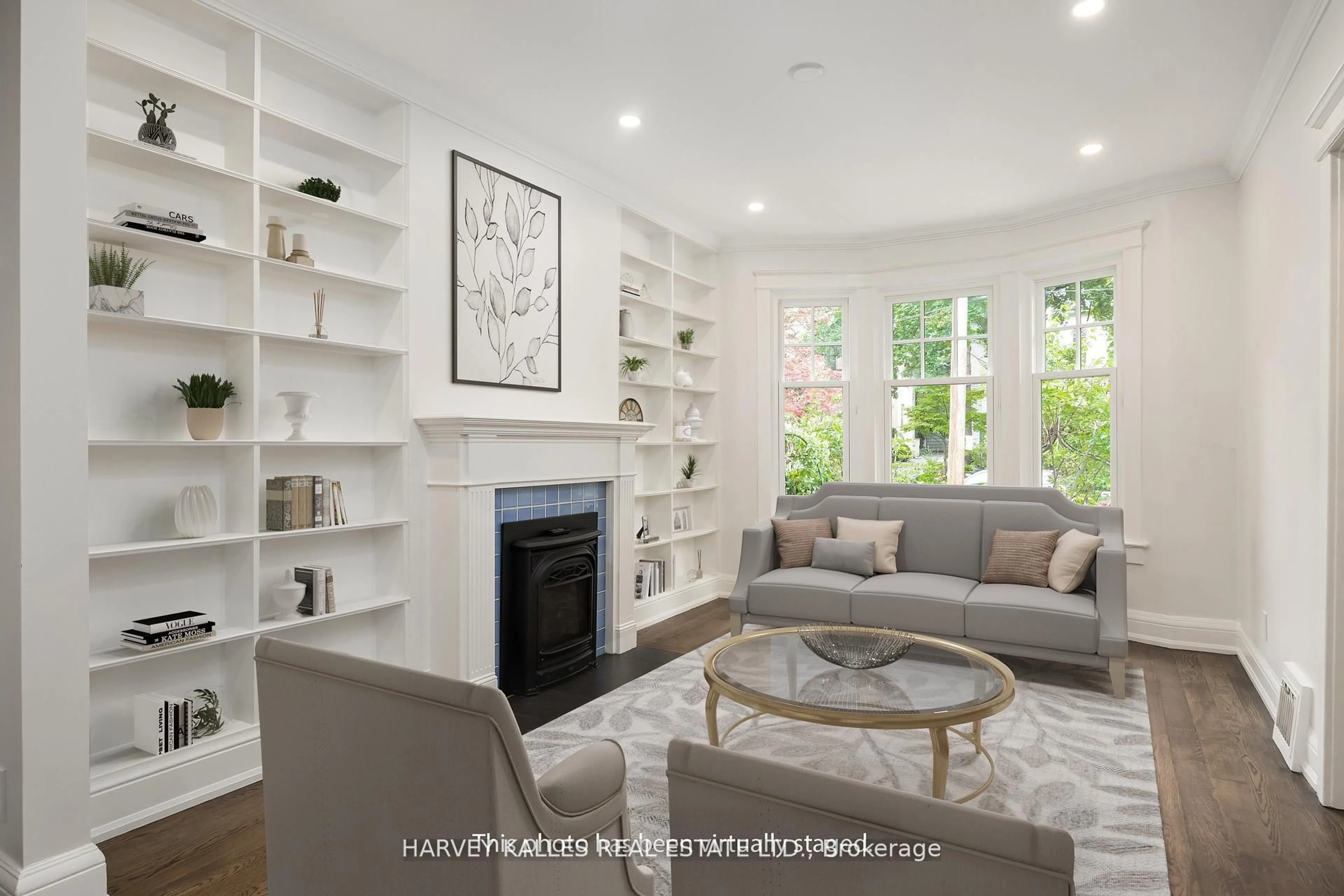 Living room with furniture, unknown for 211 Cottingham St, Toronto Ontario M4V 1C4