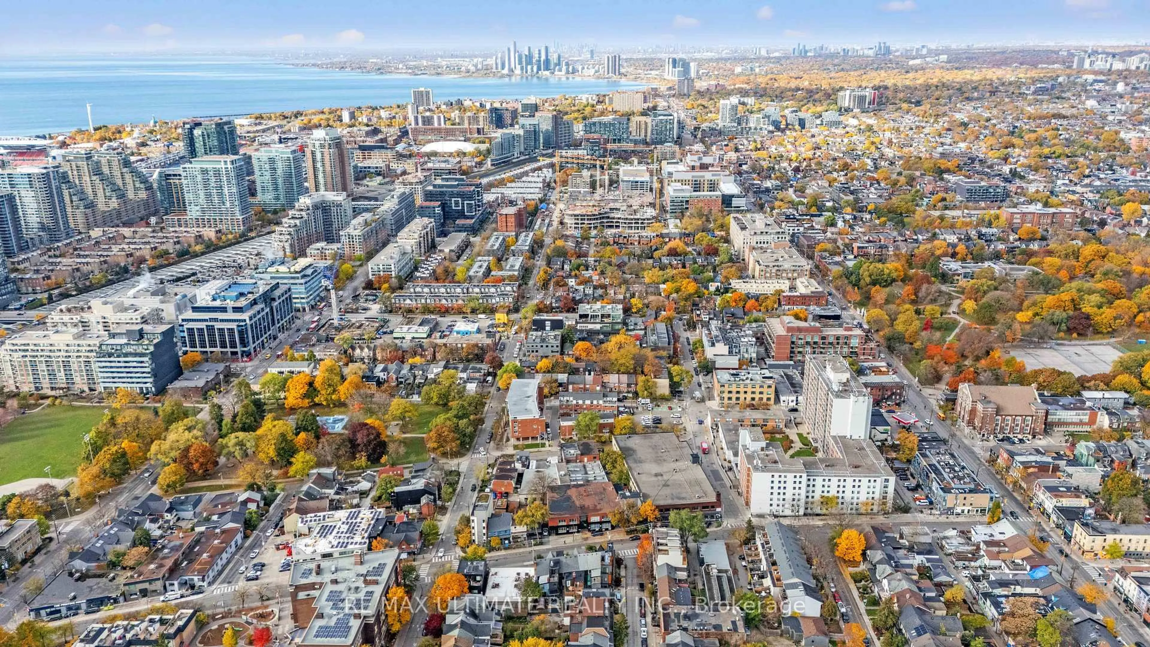 A pic from outside/outdoor area/front of a property/back of a property/a pic from drone, city buildings view from balcony for 121 Tecumseth St, Toronto Ontario M6J 2H2