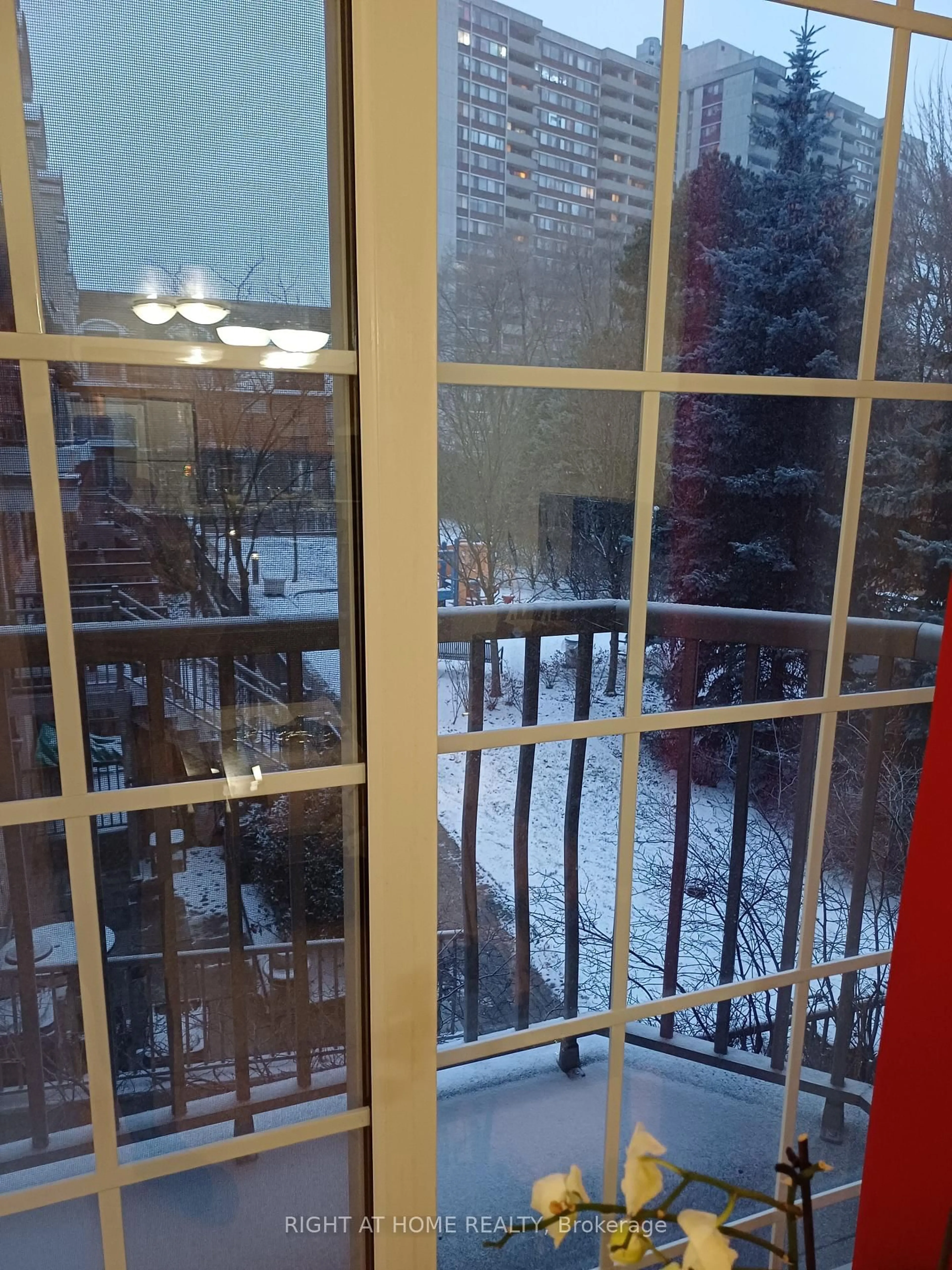 Indoor foyer for 45 Cedarcroft Blvd #12, Toronto Ontario M2R 3Y2