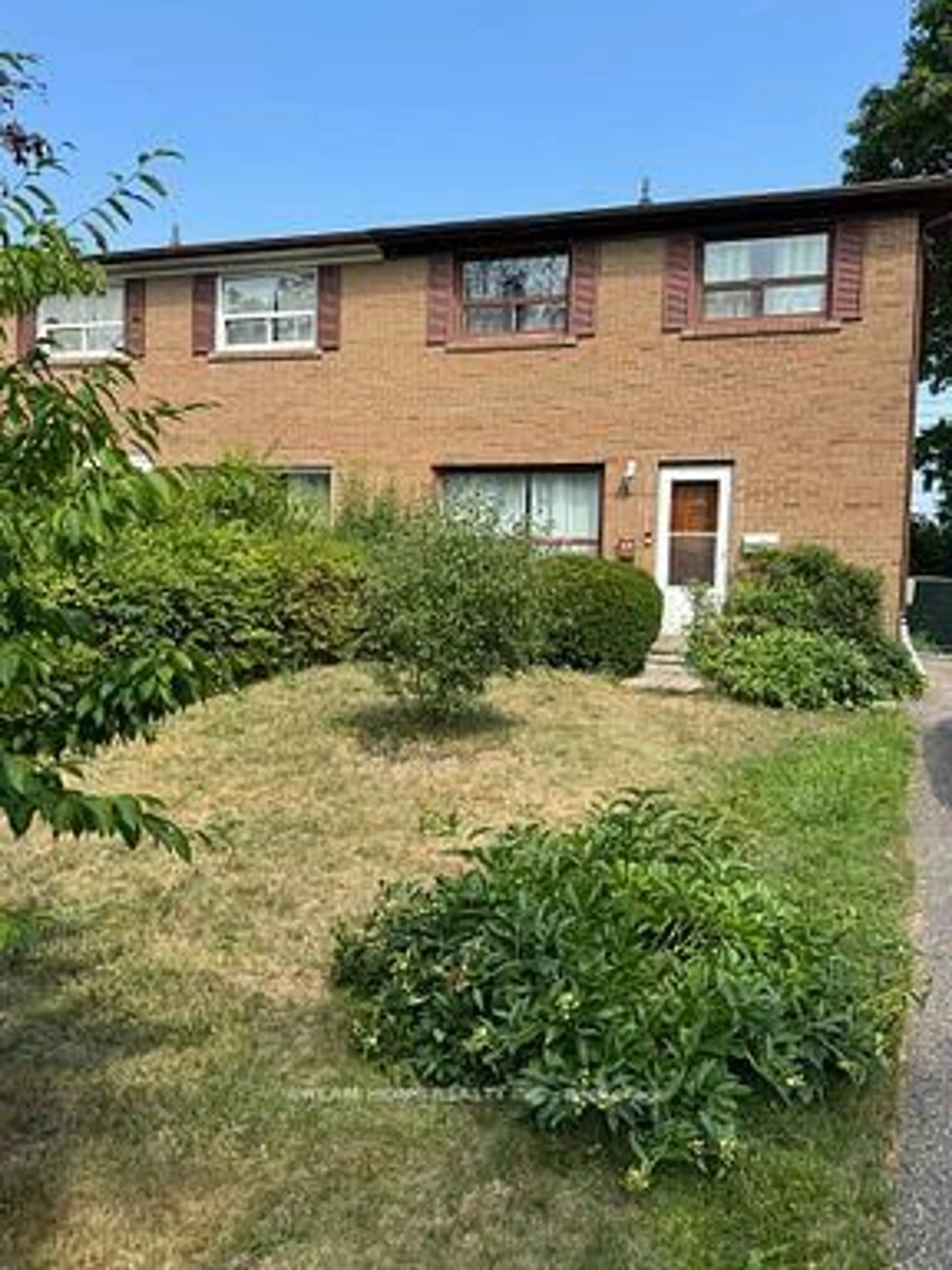 A pic from outside/outdoor area/front of a property/back of a property/a pic from drone, street for 22 Beethoven Crt, Toronto Ontario M2H 1W2