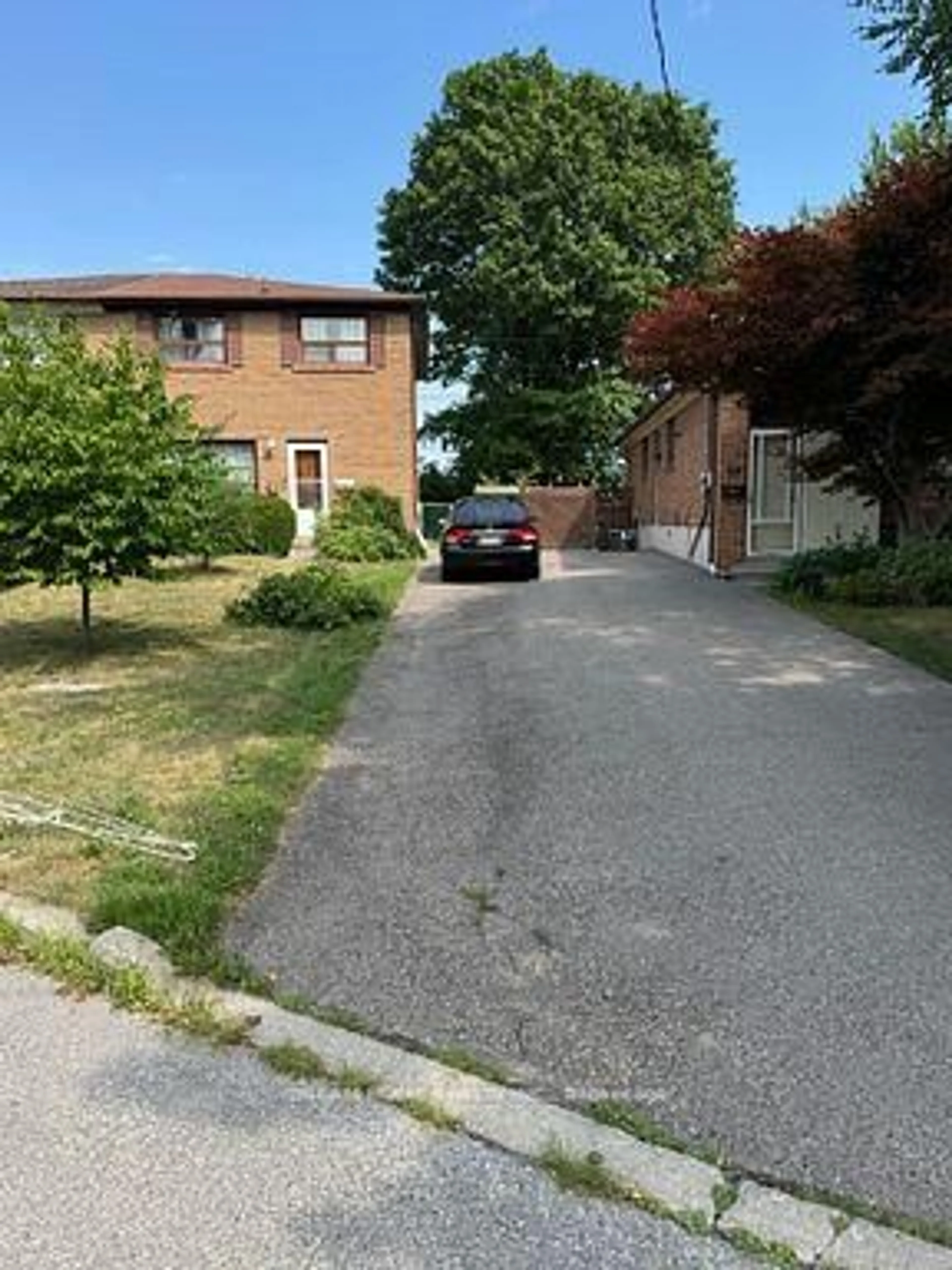 A pic from outside/outdoor area/front of a property/back of a property/a pic from drone, street for 22 Beethoven Crt, Toronto Ontario M2H 1W2