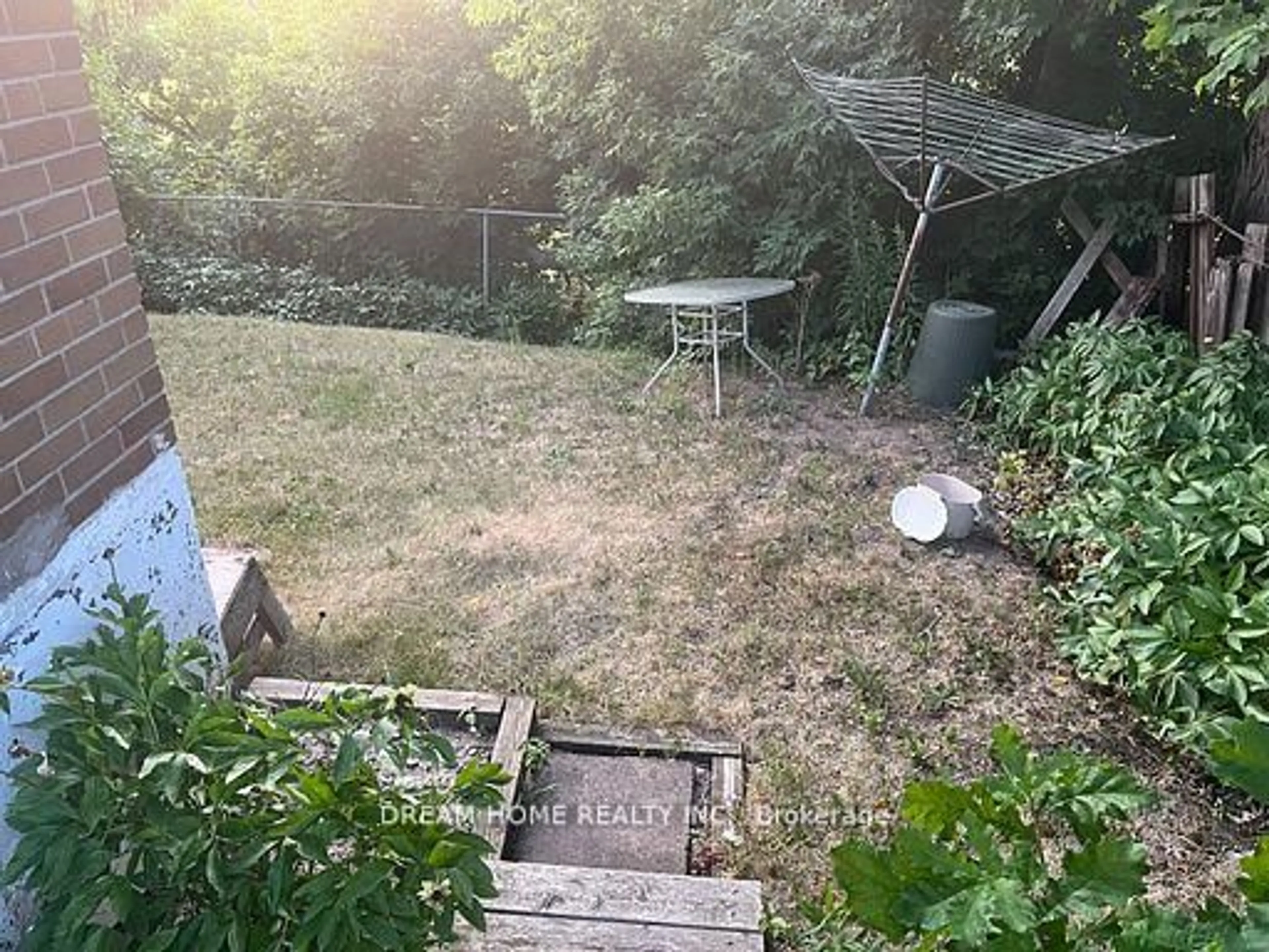 A pic from outside/outdoor area/front of a property/back of a property/a pic from drone, forest/trees view for 22 Beethoven Crt, Toronto Ontario M2H 1W2