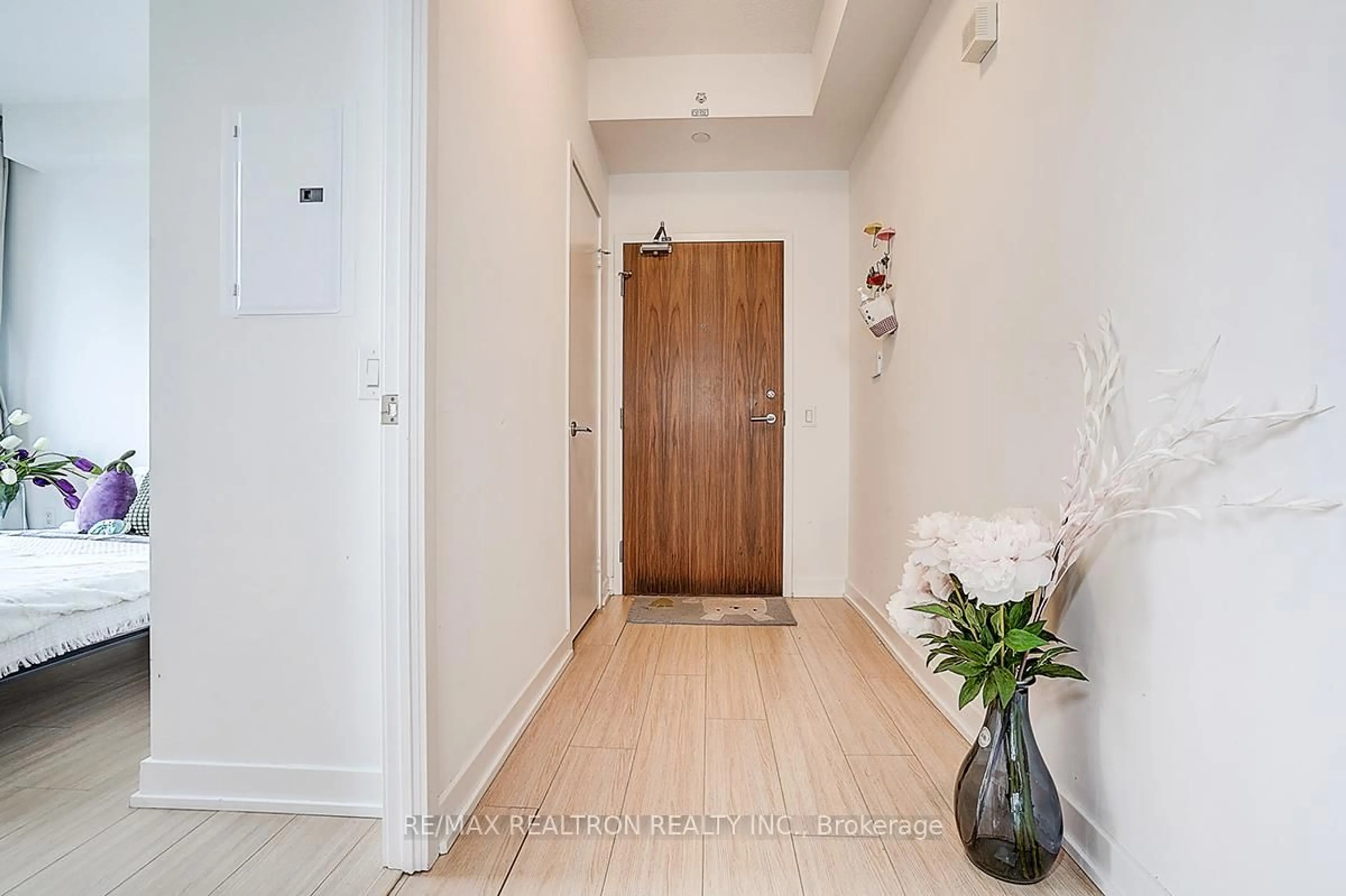 Indoor entryway for 85 Queens Wharf Rd #2606, Toronto Ontario M5V 0J9