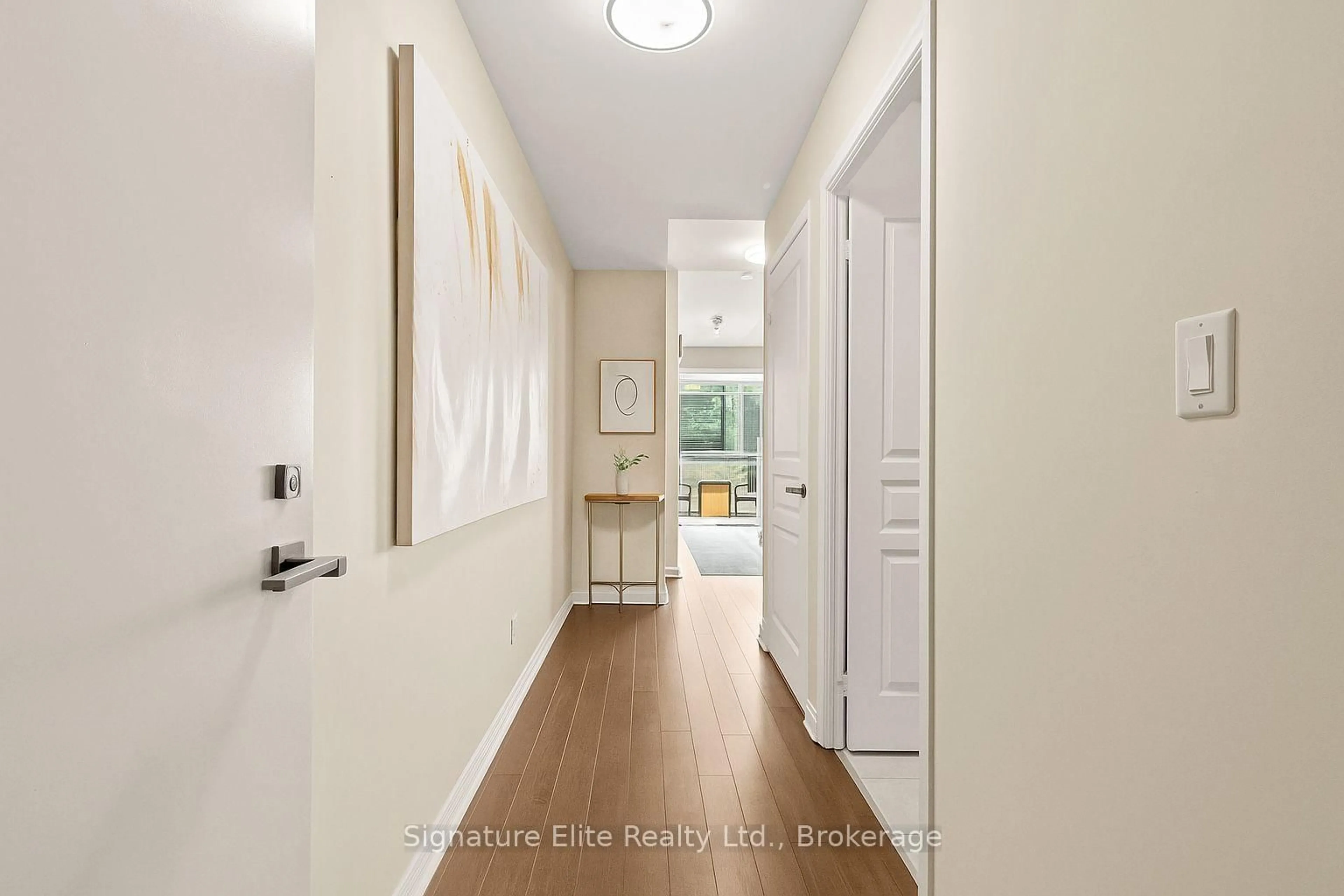 Indoor entryway for 352 Front St #2214, Toronto Ontario M5V 0K3