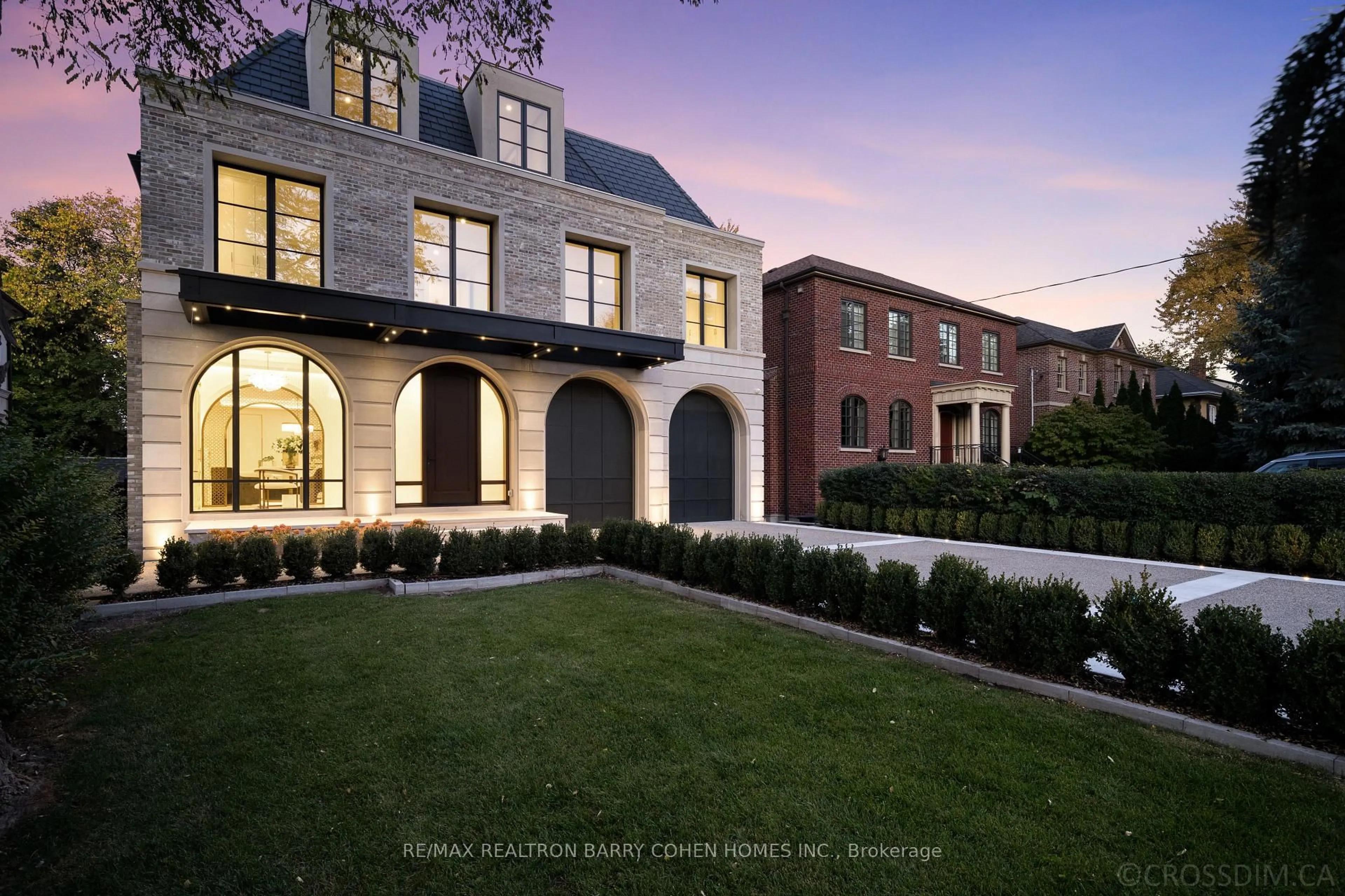 Home with brick exterior material, street for 117 Yonge Blvd, Toronto Ontario M5M 3H2