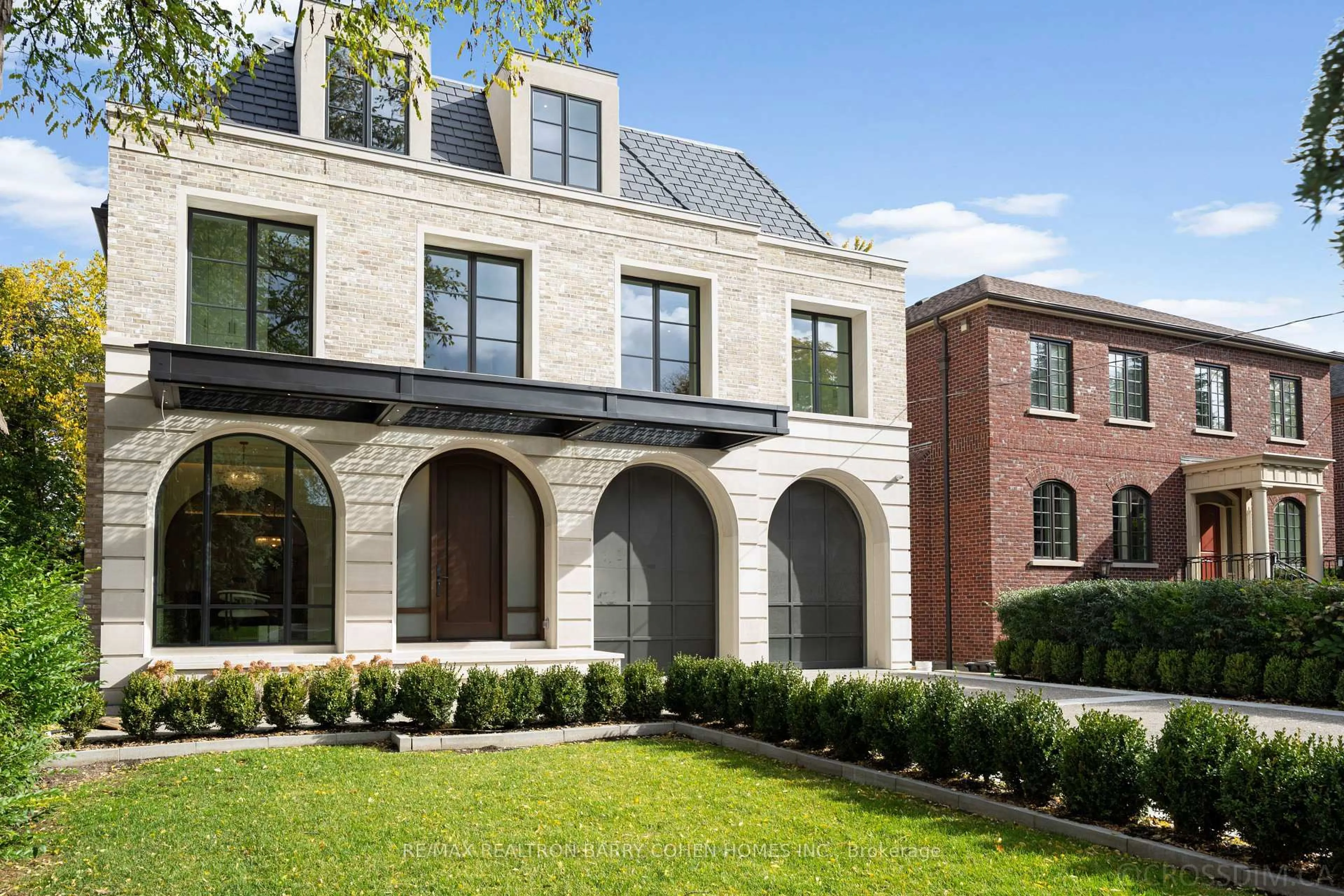 Home with brick exterior material, street for 117 Yonge Blvd, Toronto Ontario M5M 3H2