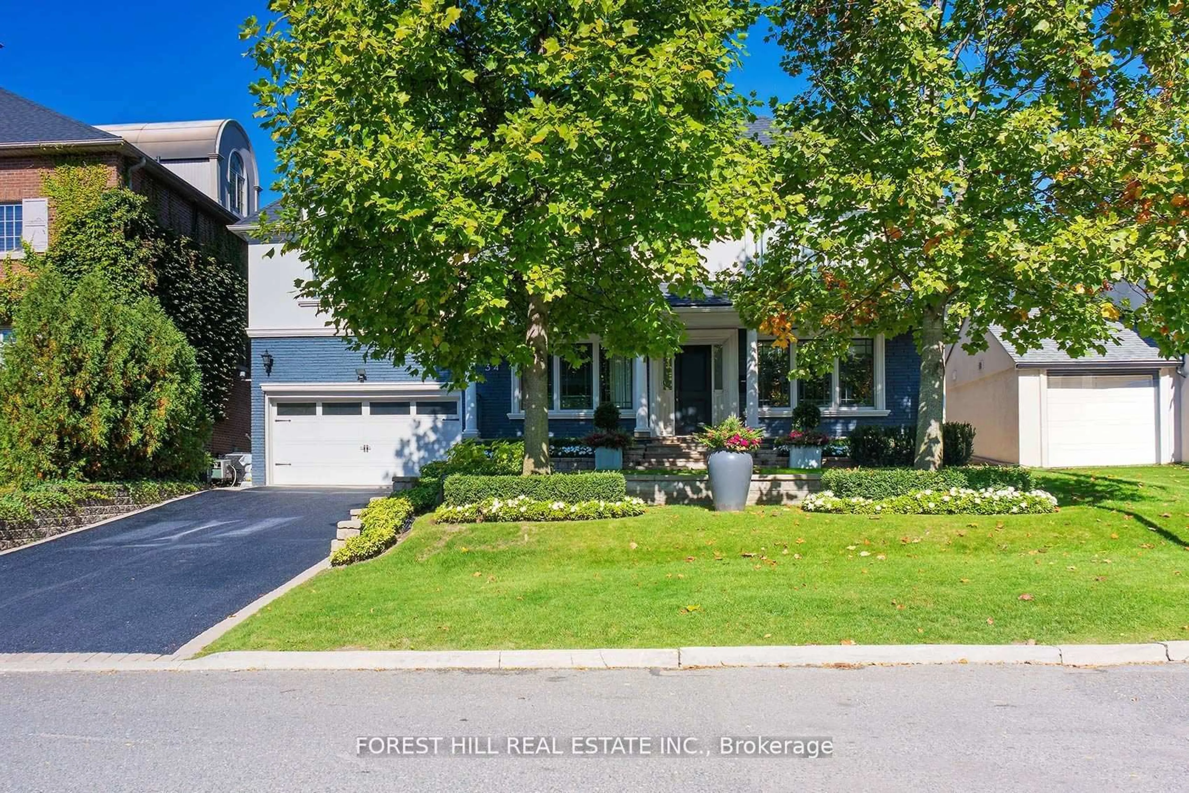 A pic from outside/outdoor area/front of a property/back of a property/a pic from drone, street for 34 Forest Ridge Dr, Toronto Ontario M6B 1H3