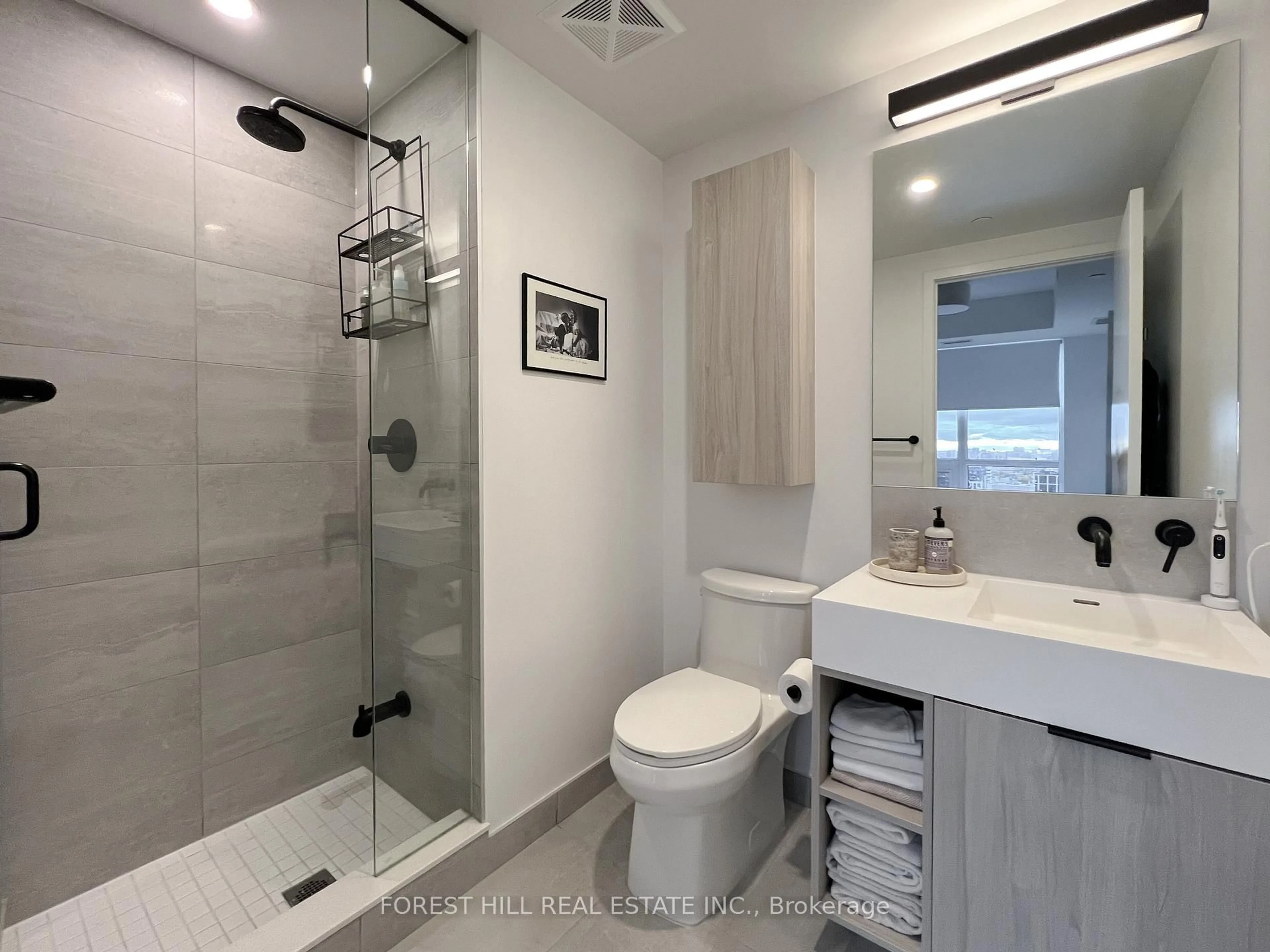 Contemporary bathroom, ceramic/tile floor for 108 Peter St #2210, Toronto Ontario M5V 0W2
