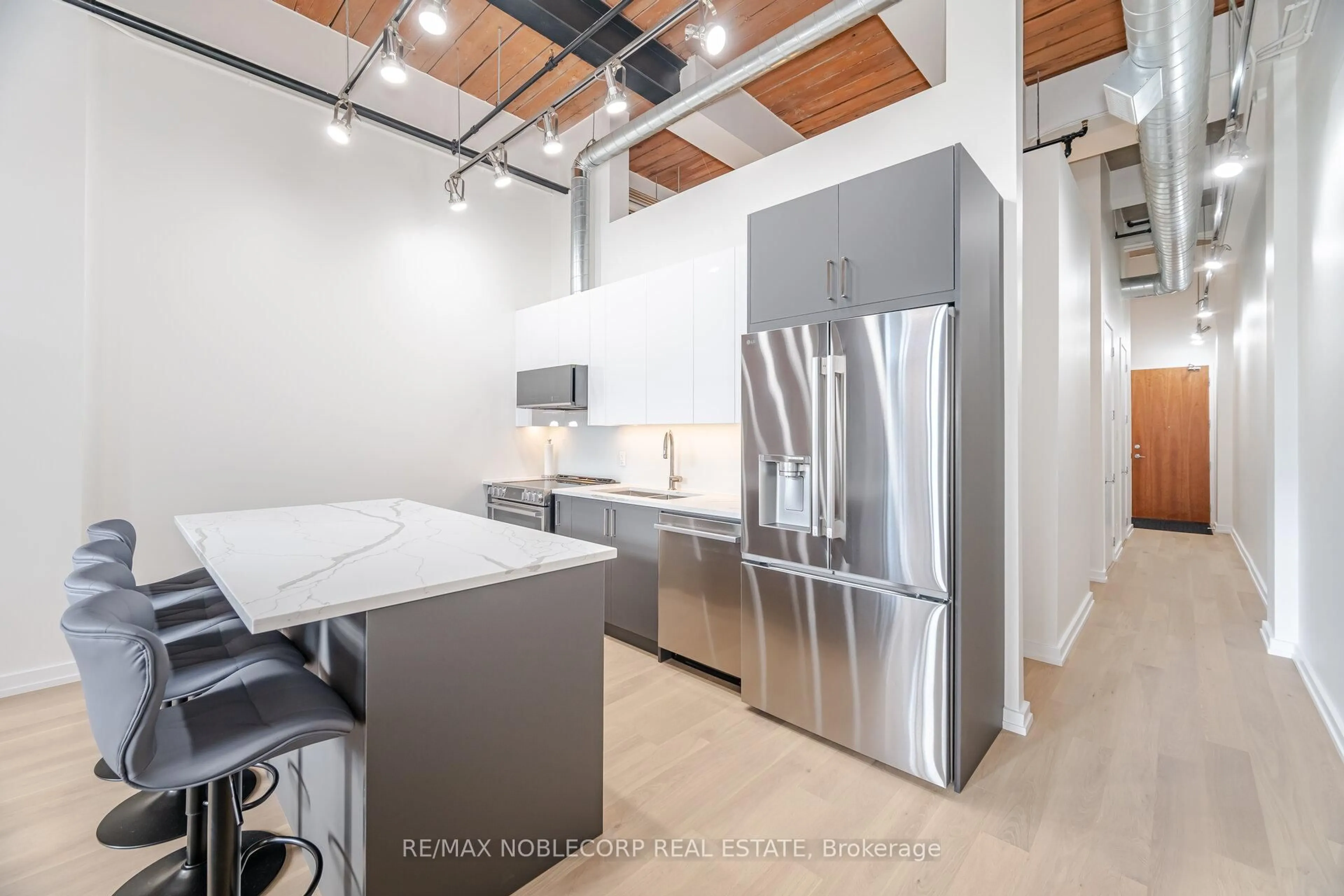 Unknown for 43 Hanna Ave #119, Toronto Ontario M6K 1X1