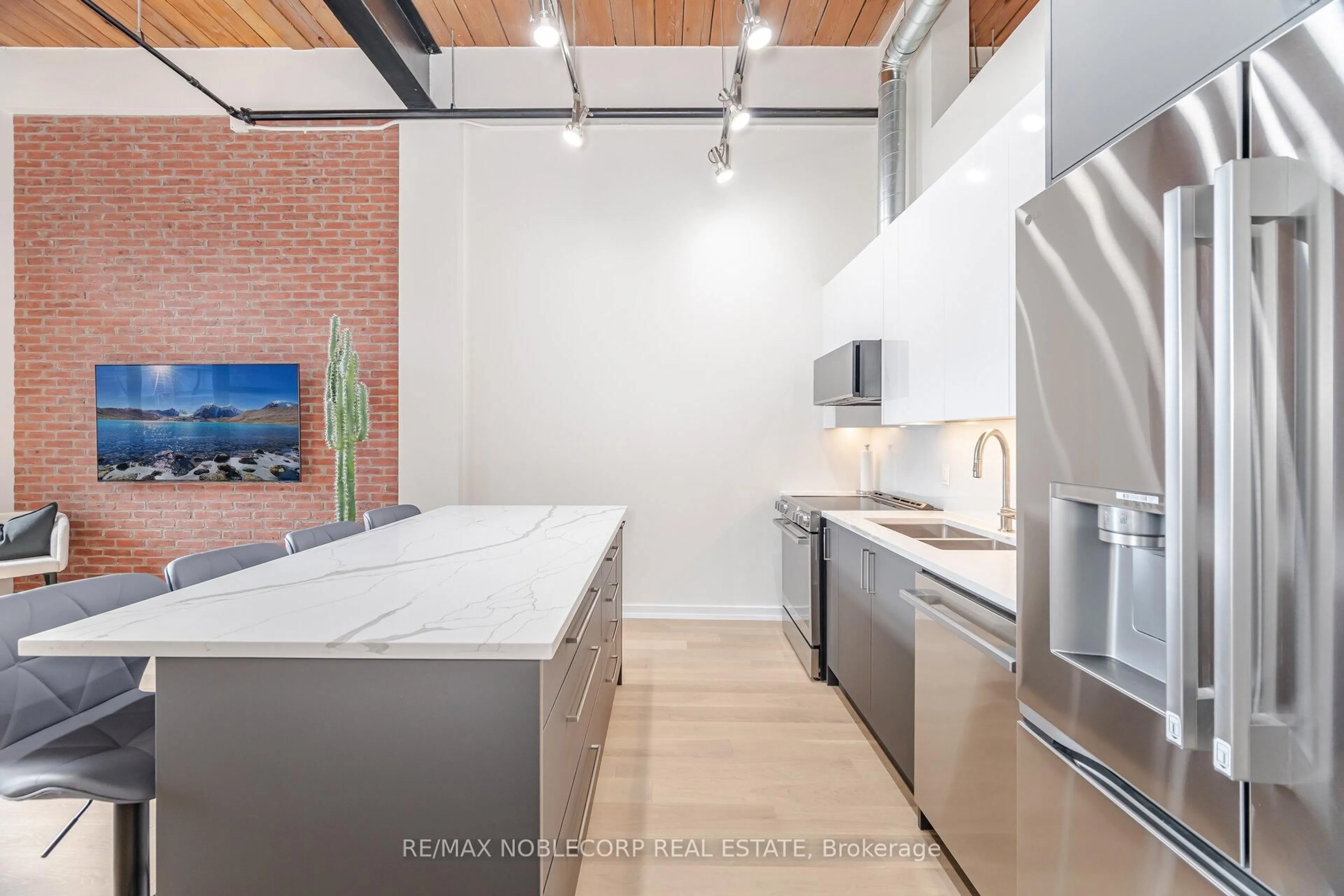 Contemporary kitchen, ceramic/tile floor for 43 Hanna Ave #119, Toronto Ontario M6K 1X1
