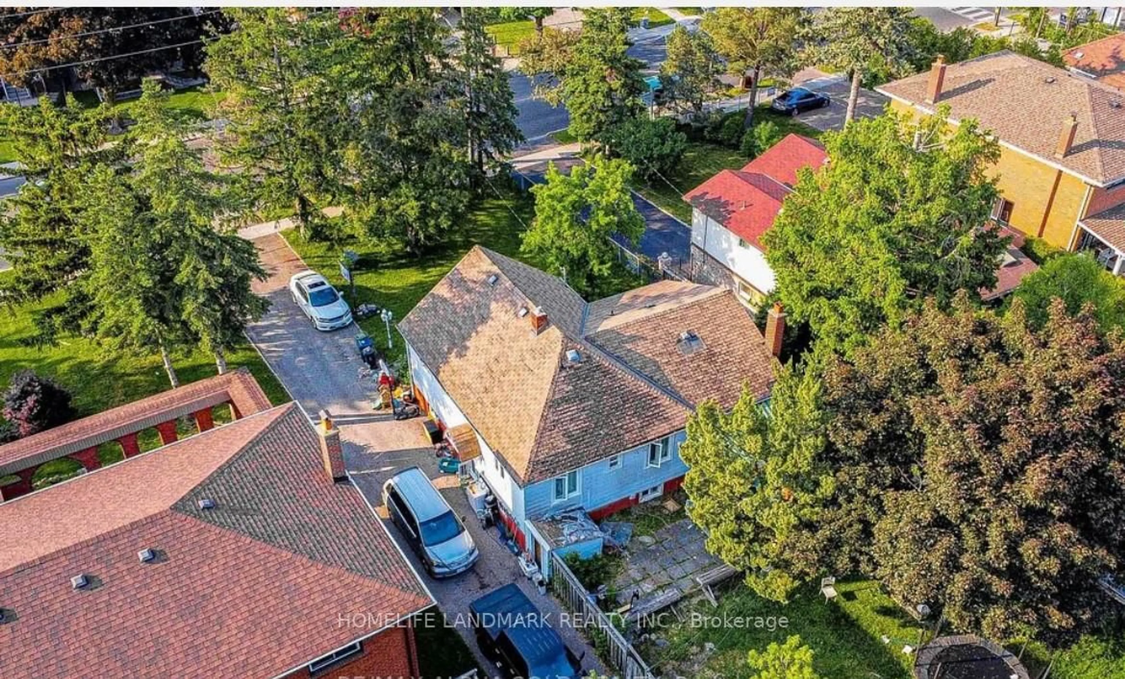 A pic from outside/outdoor area/front of a property/back of a property/a pic from drone, street for 247 Drewry Ave, Toronto Ontario M2M 1E3