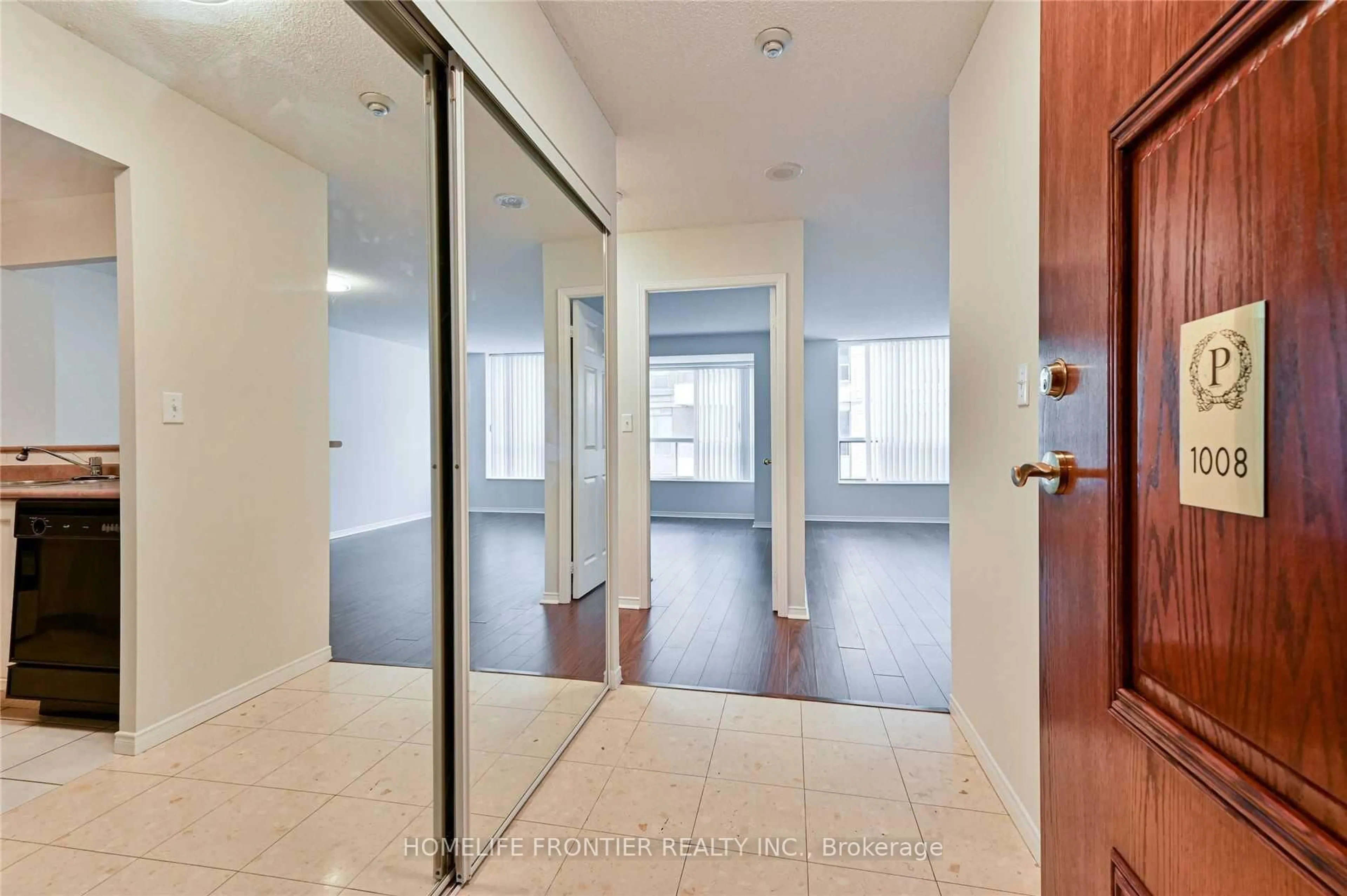 Indoor entryway for 29 Pemberton Ave #1008, Toronto Ontario M2M 4L5