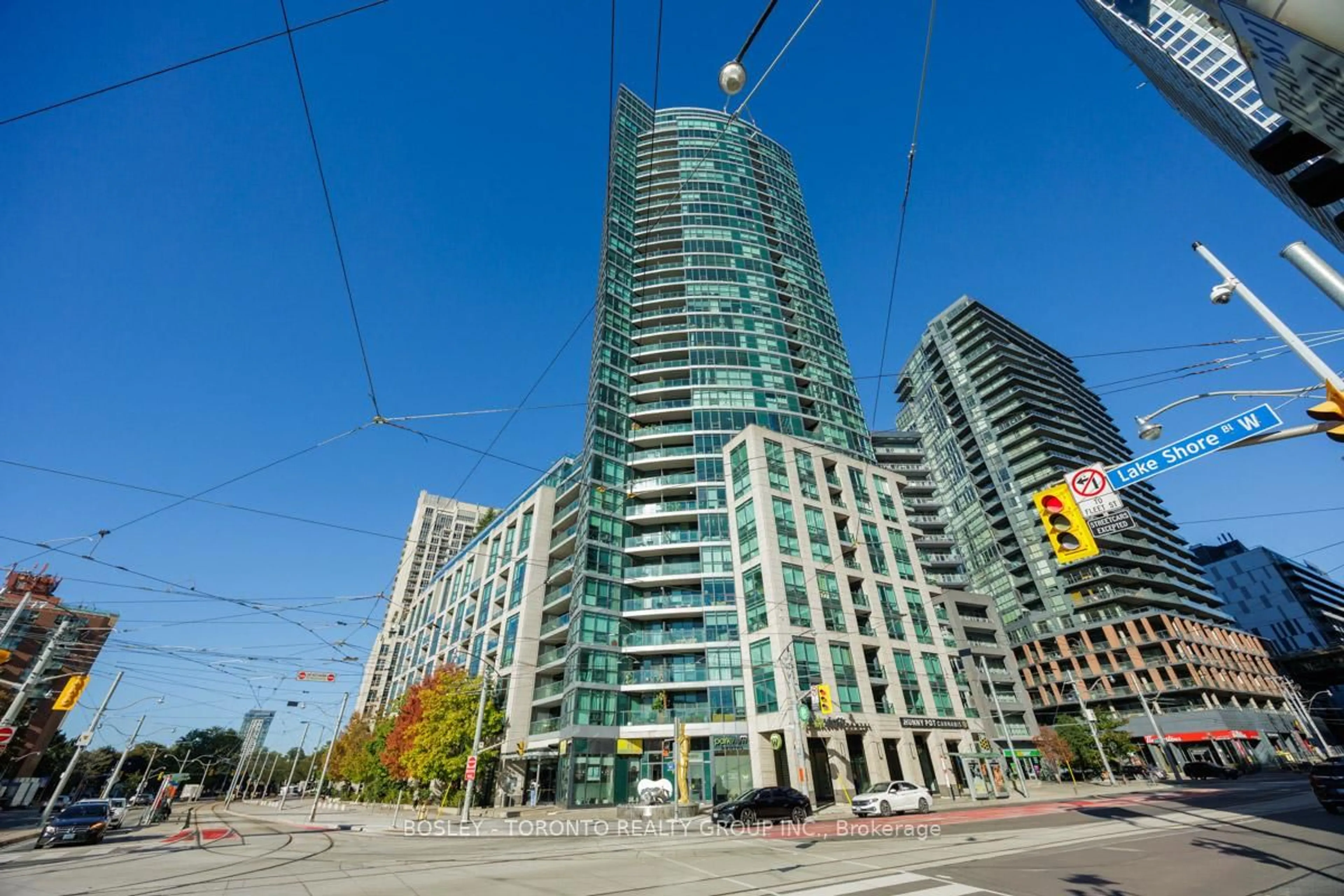 Patio, building for 600 Fleet St #2109, Toronto Ontario M5V 1B7